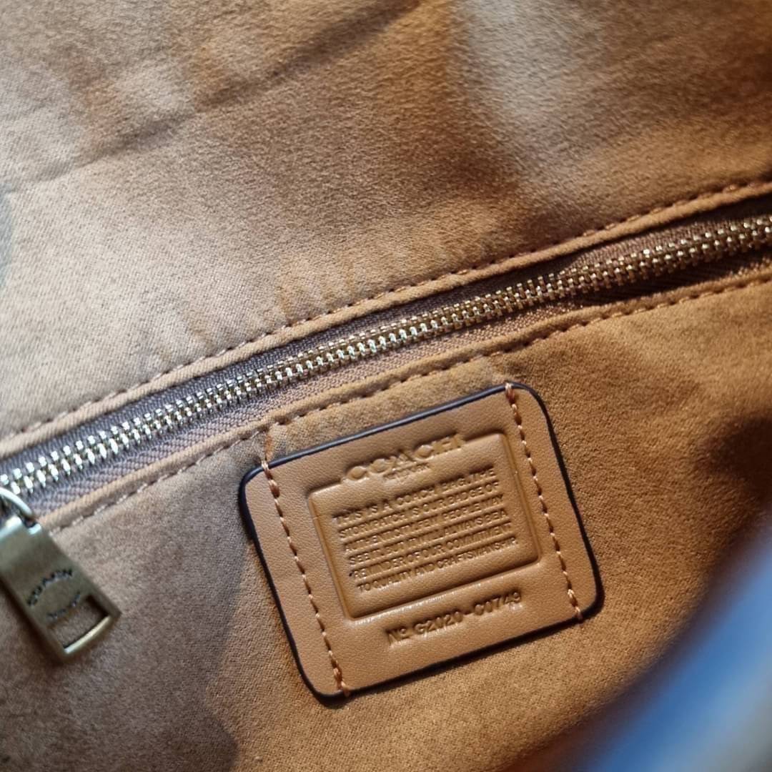 COACH C0749 BEAT SADDLE BAG The best item! ที่สาวๆรอคอย! ฮอตไฟลุก! สีหายาก ละมุนคุณหนู คอลเลคชั่นใหม่ ดีไซน์หรูหรา พิเศษมากๆมาพร้อมสายสะพาย 2 เส้น ใช้คู่กันหรือแยกสะพายก็สวยครบสูตร กระเป๋าสะพายทรง saddle คลาสสิค วัสดุหนัง glove-tanned ทนทาน เปิด-ปิดด้วยกร