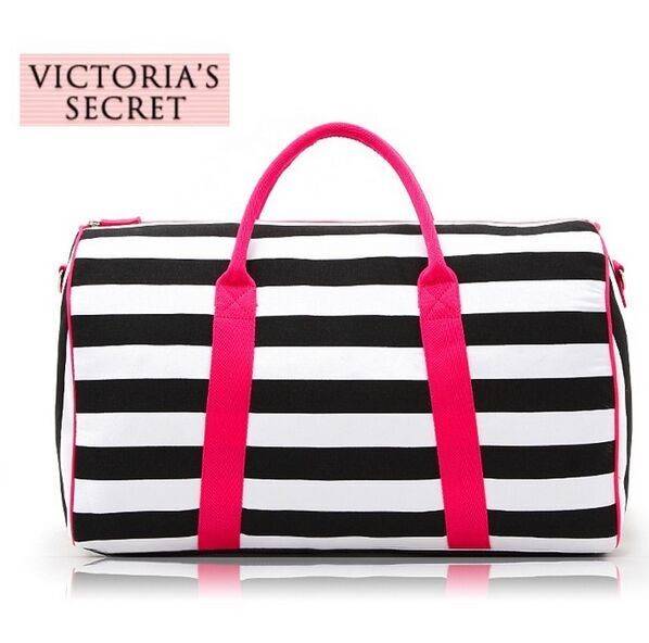 กระเป๋าเดินทาง Victoria's secret สีสันสดใส จุของได้เยอะมาก สารพัดจัดเก็บได้หมด มีสายสะพายให้ด้วยนะคะ สาวๆเดินทางบ่อยไม่ควรพลาดใบนี้เลยค่ะ แท้!! สินค้าพรีเมี่ยม จากเคาน์เตอร์ต่างประเทศ พร้อมส่งที่ไทยไม่ต้องรอพรีฯ