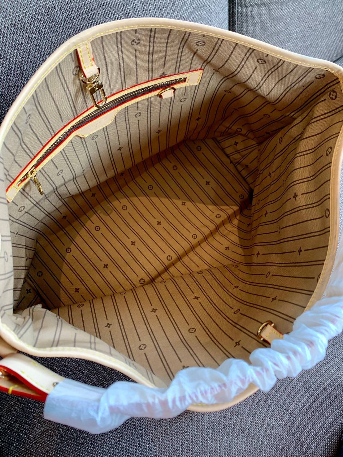 Large: ชอบๆใบใหญ่ ใส่ได้เยอะจริงๆค่าา!! LOUIS VUITTON MONOGRAM DELIGHTFUL ((PREMIUM GIFT LV)) พร้อมส่งค่ะสาวๆ กระเป๋าทรงสูง ใบใหญ่ หนังแกะสังเคราห์ นิ่มสวย ขอบหนังขัดสีธรรมชาติ หูหิ้วปั้มโลโก้LV สวย ปากกระเป๋ามีตัวคล้องให้นะคะ; ภายในกว้างมากๆสำหรับรุ่นนี้