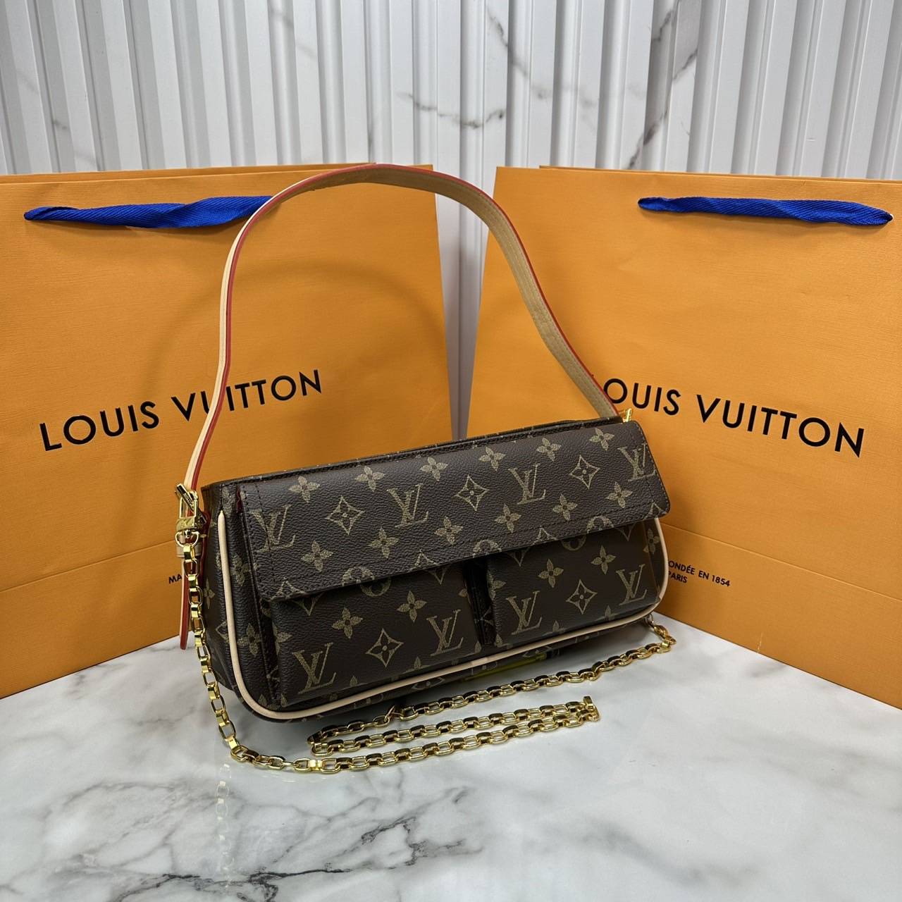 ORI หนังแท้ | LV Vivacite bag Monogram canvas กระเป๋าสะพายดีไซน์วินเทจ Monogram แคนวาส ไอเท็มขนาดเล็กใช้งานสะดวกมีช่องกระเป๋าทั้งด้านในและด้านนอกเหมาะเป็นเพื่อนคู่ใจประจำวัน