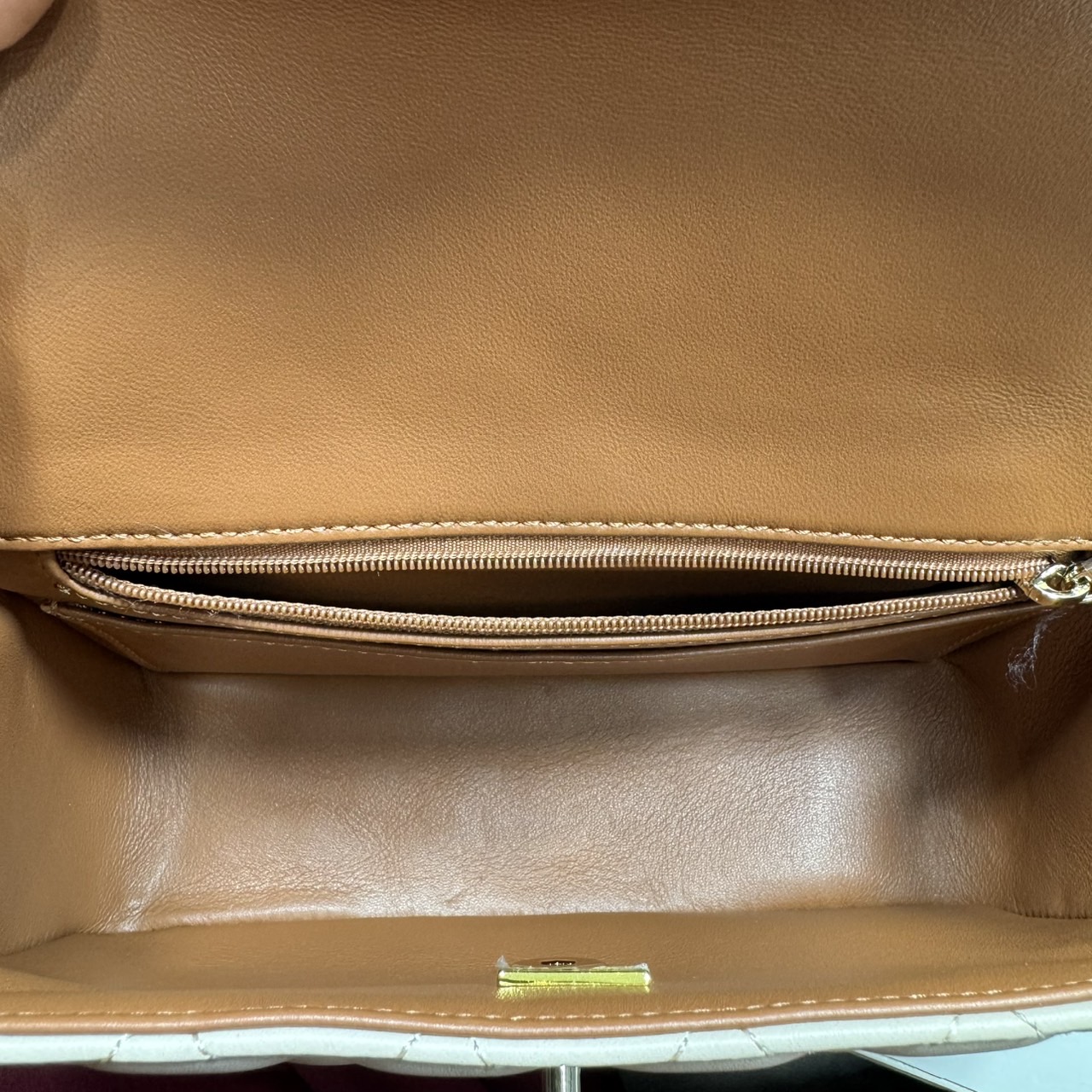 ORI | หนังแท้ Chanel Mini Classic Handbag With Top Handle กระเป๋าสะพายรุ่นคลาสสิกพร้อมหูจับถนัดมือ สวยเรียบหรู 🤍 สินค้าเกรดออริจินอล เทียบแท้