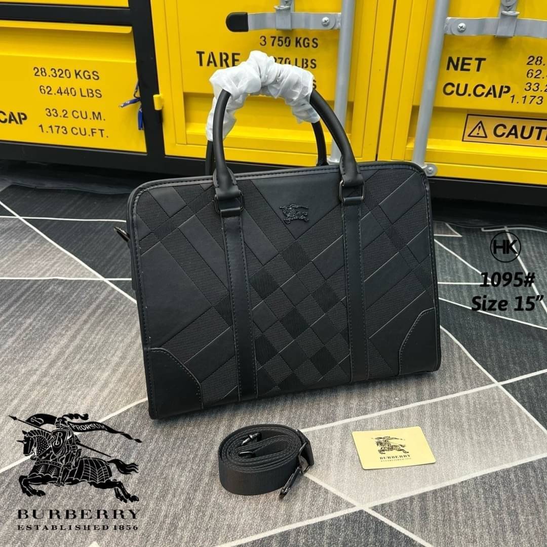 Burberry Men Ainsworth Briefcase / Burberry Newburg Briefcase / Burberry Briefcase Men Bag กระเป๋าเอกสารผู้ชาย กระเป๋าถือแนวนอนกระเป๋าธุรกิจใบใหญ่ สวยงามน่าใช้ จะถือหรือใช้แบบสะพายข้าง ลุคออกมาคือดูดีทีเดียว สินค้าแนะนำ