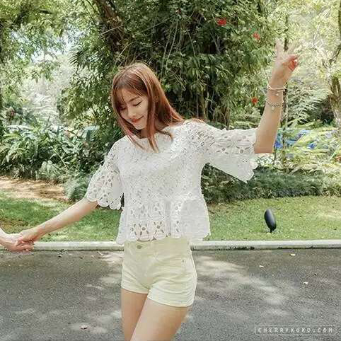 พร้อมส่ง 🌞 White sun tops เสื้อแขนสั้นผ้าลูกไม้น่ารัก (IN33129)