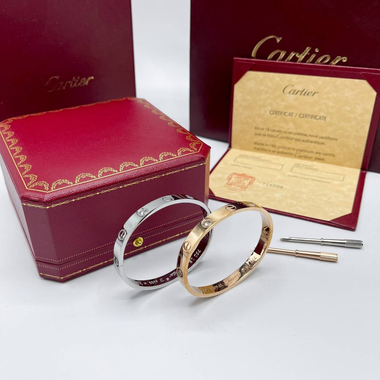 Cartier Love Bracelet, 4 diamonds กำไลข้อมือ Size 18 งานดีสุดเกรดออริจินิล วัสดุคุณภาพดี ไม่ลอกไม่ดำ กล่องใหญ่ตามแบบ งานปั้มครบตามรูปเลยค่ะ