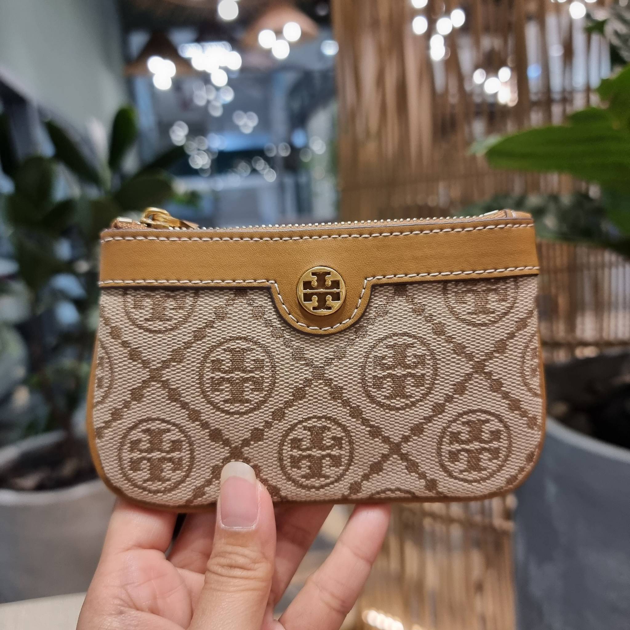 TORY BURCH T MONOGRAM CARD CASE KEY RING ใหม่ล่าสุด กับกระเป๋าเอนกประสงค์สำหรับถนอมบัตร น่ารัก คิ้วท์ๆ ใบจริงน่าใช้มาก