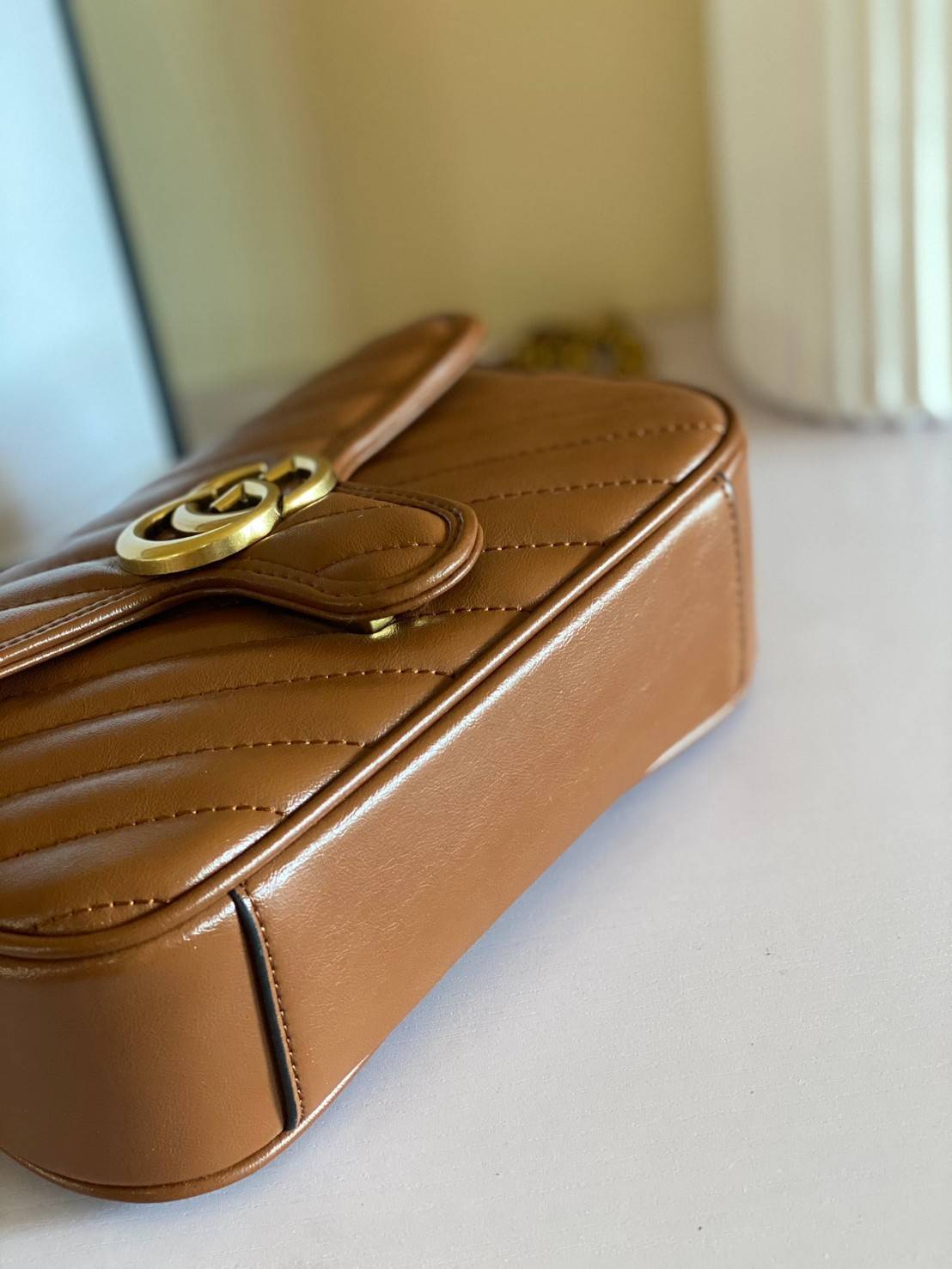 VIP GIFTbag 】GUCCI GG Marmont small brown leather shoulder bag ราคานี้หนังแท้คือคุ้มมากเลยค่าสาวๆ ต้องจัดแล้วน้าา ยกระดับความหรูให้กับตัวเองกันหน่อย ด้วยกระเป๋ารุ่นนี้!! ครอสบอดี้ที่ดีไซน์หรู อัพเลเวล ในราคาที่จับต้องได้ พร้อมเสิร์ฟความสวยตรงถึงบ้านแล้วจ้