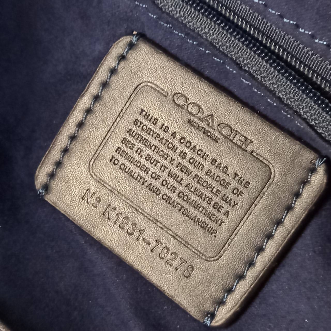 OUTLET 】COACH Camera Bag In Colorblock With Coach Patch (COACH F79278) 🍁หายากมากๆแล้วรุ่นนี้**จะถือ หรือสะพาย ได้ตามใจสั่ง //วัสดุหนังแท้เต็มใบ คุณภาพหนังดีมากๆ ปักโลโกตัวC ด้านหน้า ดูดีแบบไม่ซ้ำใคร //มาพร้อมสายสะพาย 2 สาย >>สายหนัง และสายสป