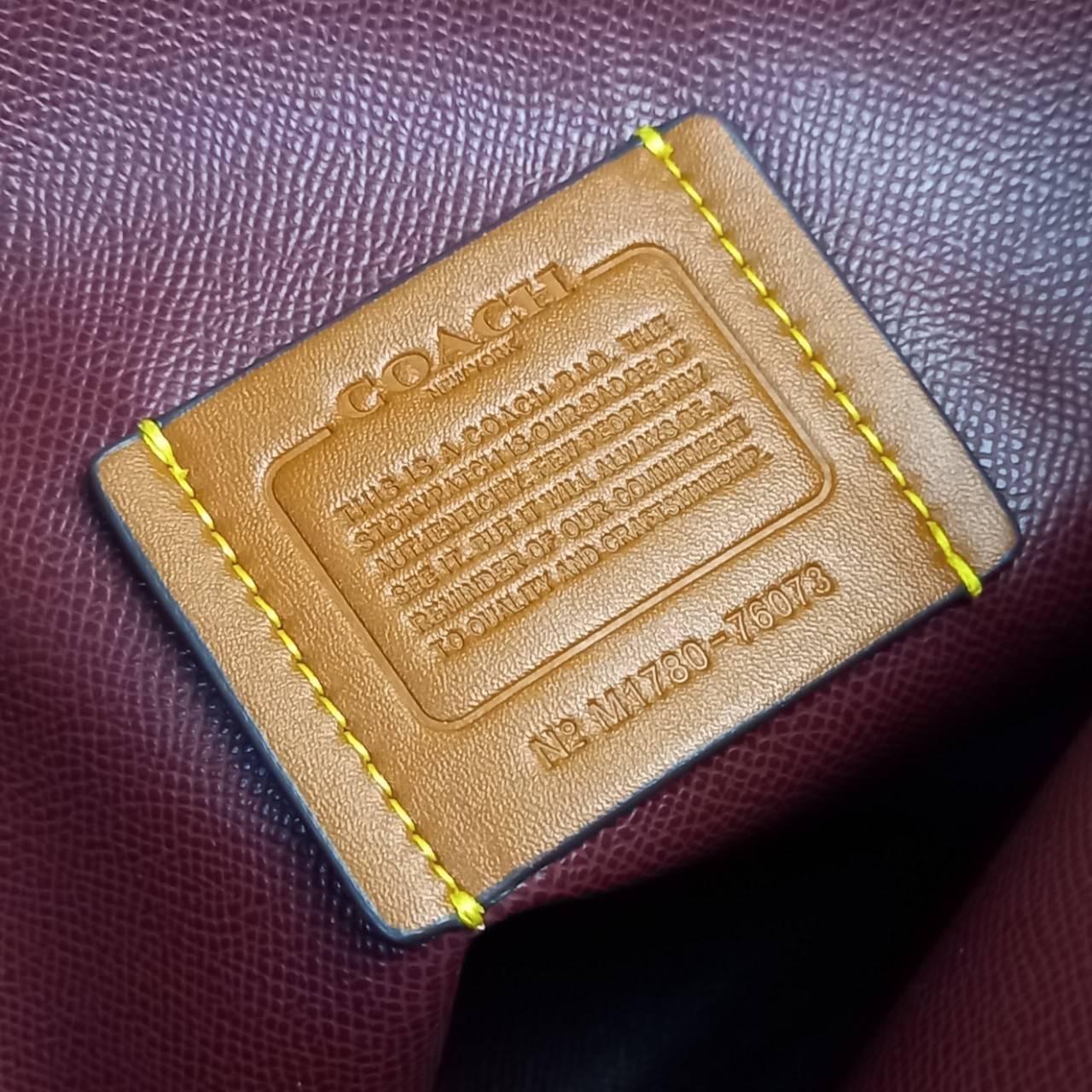 COACH CHARLIE CARRYALL IN SIGNATURE CANVAS (31210) ðšāđāļĢāļĩāļĒāļāļŦāļĢāļđ āļāļĨāļēāļŠāļŠāļīāļ//āļāļĢāļ°āđāļāđāļēāļāļ·āļ āļāļĢāļ°āđāļāđāļēāļŠāļ°āļāļēāļĒ āļāļĢāļ TOTE āļŠāļļāļāļŦāļĢāļđāļŦāļĢāļē āļāļĩāđāļāļāđāđāļāđ āđāļĄāđāļāļģāđāļ// āļ§āļąāļŠāļāļļāđāļāļāļ§āļēāļŠ āļāļŠāļĄāļŦāļāļąāļāđāļāđāļāļļāļāļ āļēāļāđāļĒāļĩāđāļĒāļĄ āļĢāļđāļāļāļĢāļāđāļāļāđāļāđāļ āļĨāļēāļĒ SIGNATURE āļŠāļ§āļĒāļĄāļēāļ// āļāđāļēāļāđāļāļĄāļĩ 2 āļāđāļāļāđāļĨāđāļāļāļ§āđāļēāļ āđāļĨāļ°āļāļĩāļ 1 āļāđāļāļāļāļīāļāļ