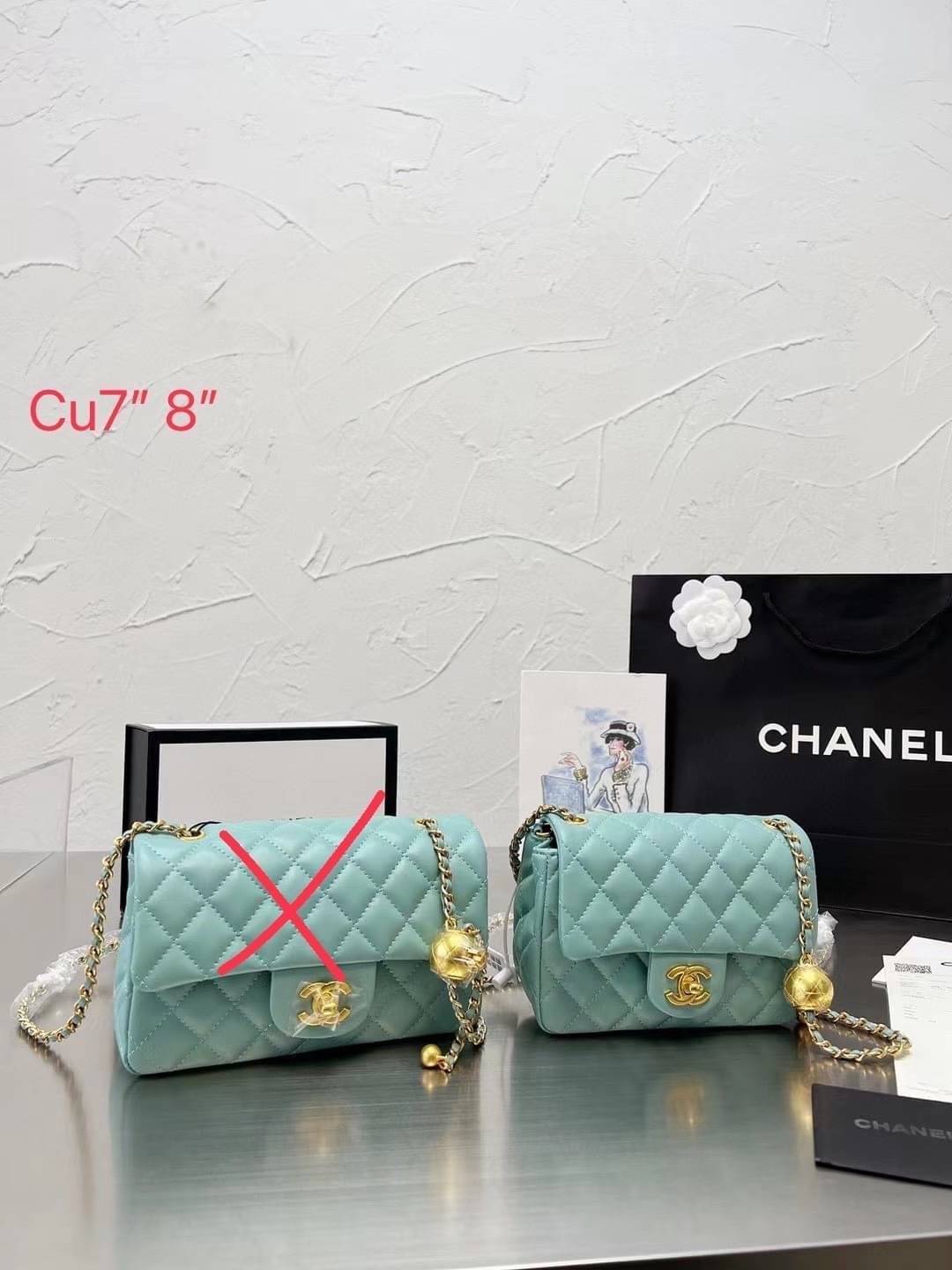 Chanel 22c classic golden ball / Chanel Pearl with Chain crossbody bag กระเป๋าสะพายข้างหรือสะพายเป็นครอสบอดี้ ใบนี้ไปถือออกงาน ก็สวยหรูดูแพงสุดๆค่า!! คลาสสิคและโดดเด่นทุกสี