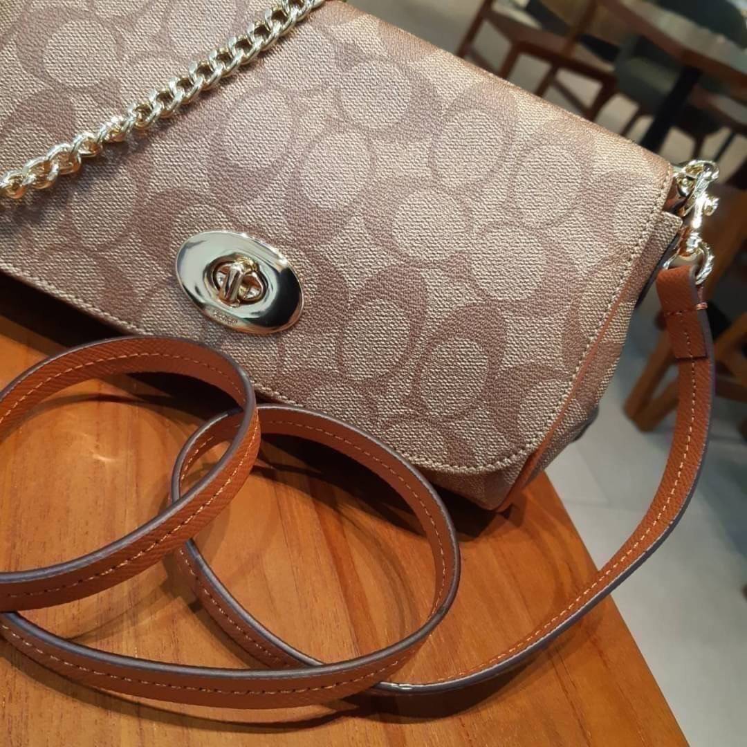 COACH F34615 MINI RUBY CROSSBODY IN SIGNATURE CANVAS ไอเท็มหายาก!! Best seller!! ยกให้น้องเลย!! 👍🎊👍💥 กระเป๋าสะพายข้างรูบี้ ทรงกะทัดรัด ไซส์กำลังดี ดีไซน์เรียบหรูในความเป็นเอกลักษณ์โค้ช ใช้งานง่าย สะดวก วัสดุหนังแคนวาสเคลือบ