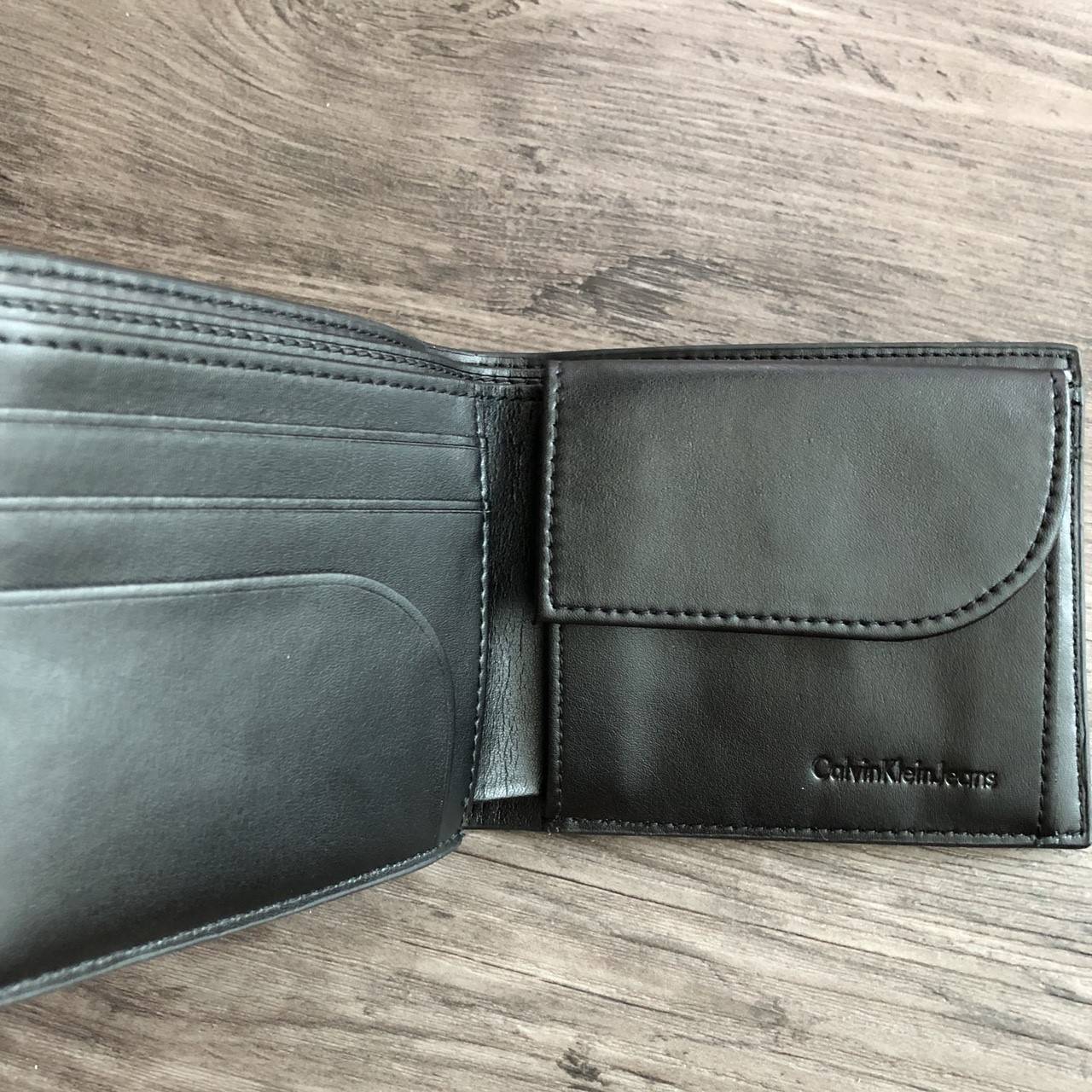 Calvin Klein Short Wallet with Key Set กระเป๋าสตางค์ใบสั้น Set สุดคุ้ม จะมอบให้เป็นของขวัญหรือใช้เองก็แนะนำค่ะ