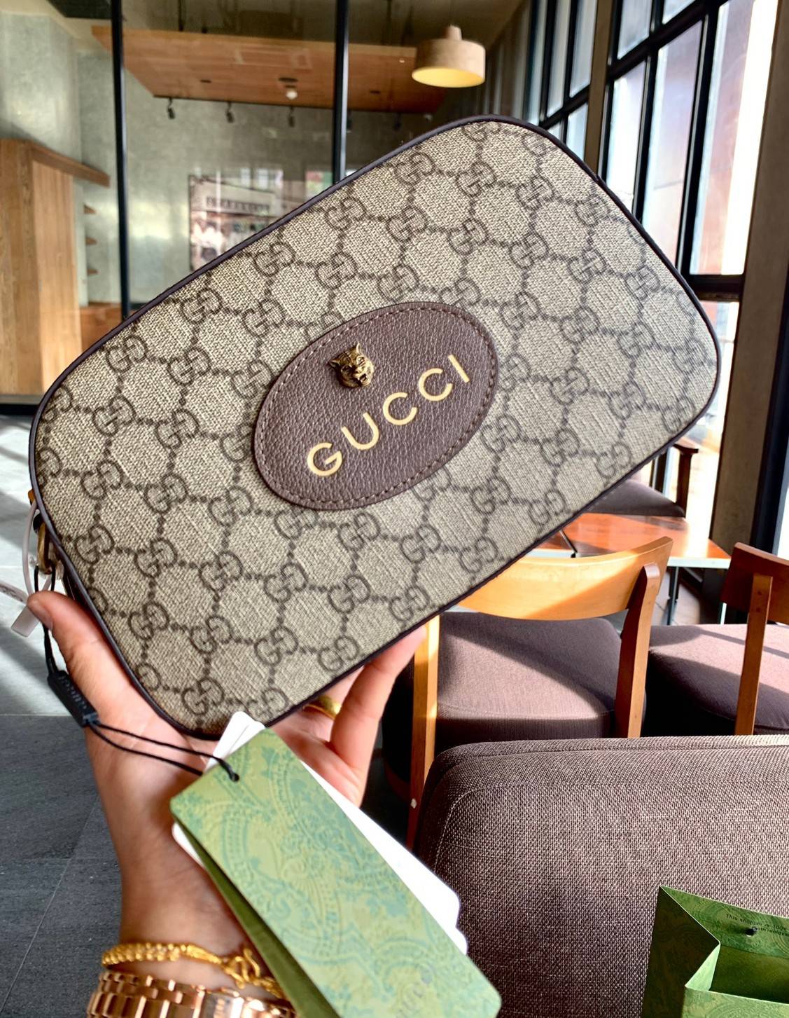 ORI หนังแท้ GUCCI GG SUPREME MESSENGER BAG กระเป๋ารุ่น Unisex ใช้ได้ทั้งหญิงชาย อีกหนึ่งไอเทมที่ต้องมีติดตัวสักใบค่ะ กระเป๋าสะพายข้างหรือครอสบอดี้ร์ งานหนังแกะแท้คุณภาพเกินราคา