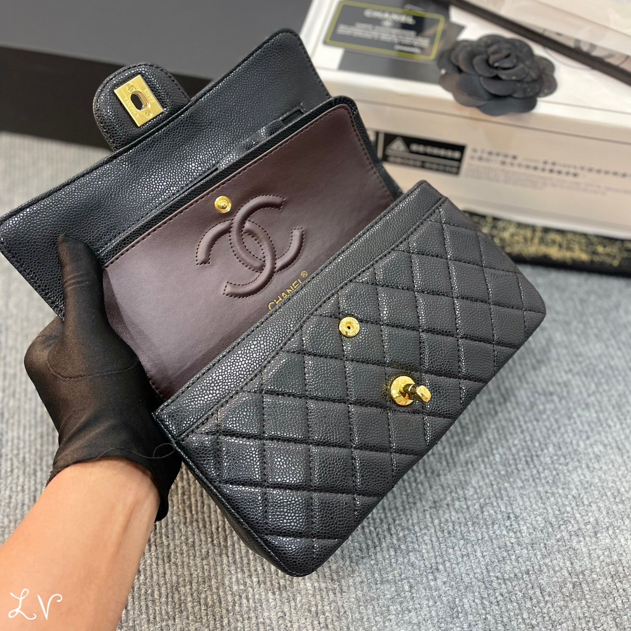 Chanel Classic 9" / Chanel Bag พร้อมส่ง กระเป๋าสะพายรุ่นยอดนิยม งานหนังสวยมาก มาพร้อมกล่อง อปก ครบเซ็ท ใช้งานต่างประเทศได้ ภาพถ่ายจากงานขายจริง