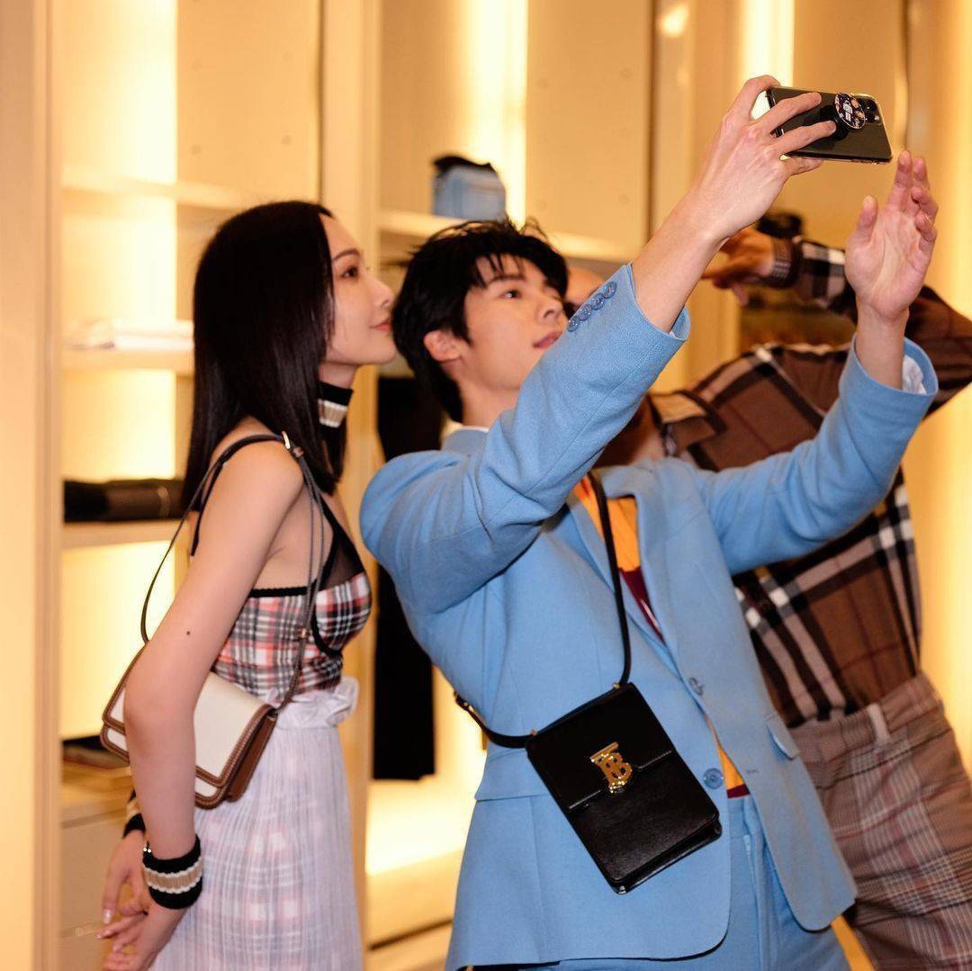 BURBERRY FRAGRANCES CROSSBODY BAG VIP GIFT WITH PURCHASE (GWP) กระเป๋าสะพายพรีเมี่ยมกิ๊ฟ Limited Edition จากน้ำหอม BURBERRY DUTY FREE