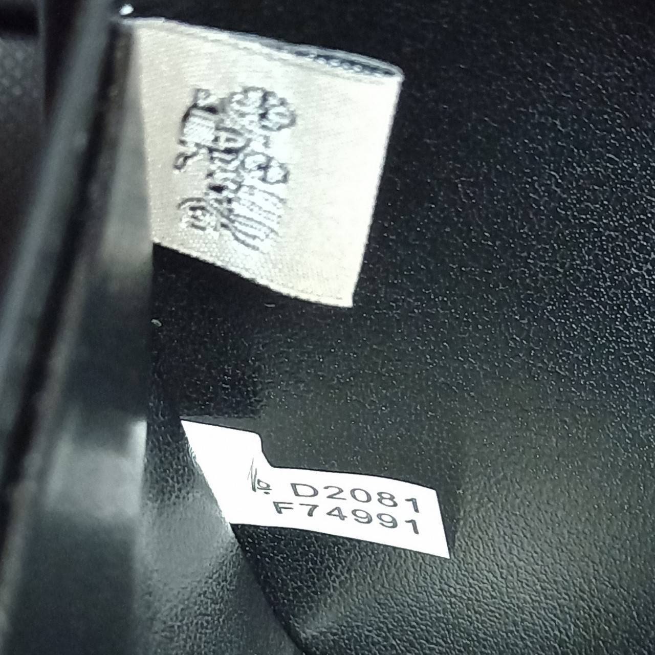 COACH COMPACT ID WALLET IN SPORT CALF LEATHER WITH KEY FOB LIMITED BOX(COACH F74991)🍁BOX SET กระเป๋าสตางค์ใบสั้น มาพร้อมใบลูกแบบแพ๊คคู่+และพวงกุญแจ//วัสดุหนังแท้ หนังนิ่ม เนื้อสัมผัสคือดีมากๆ ยิ่งจับ ยิ่งดูดี มาดเข้มบาดลึกลงตัวมาก ดูมีเสน่ห์น่าค้น