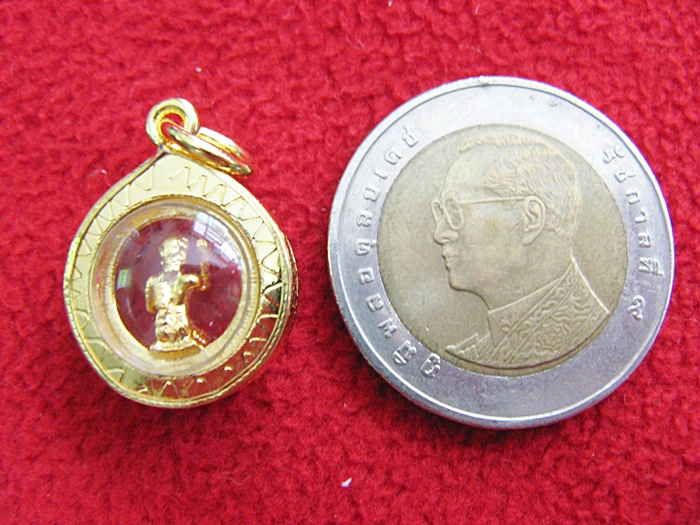 สินค้าหมดค่ะ องค์นางกวักทรงกลมเนื้อทองเลี่ยมทองไมครอนพร้อมใบคาถาค่ะ