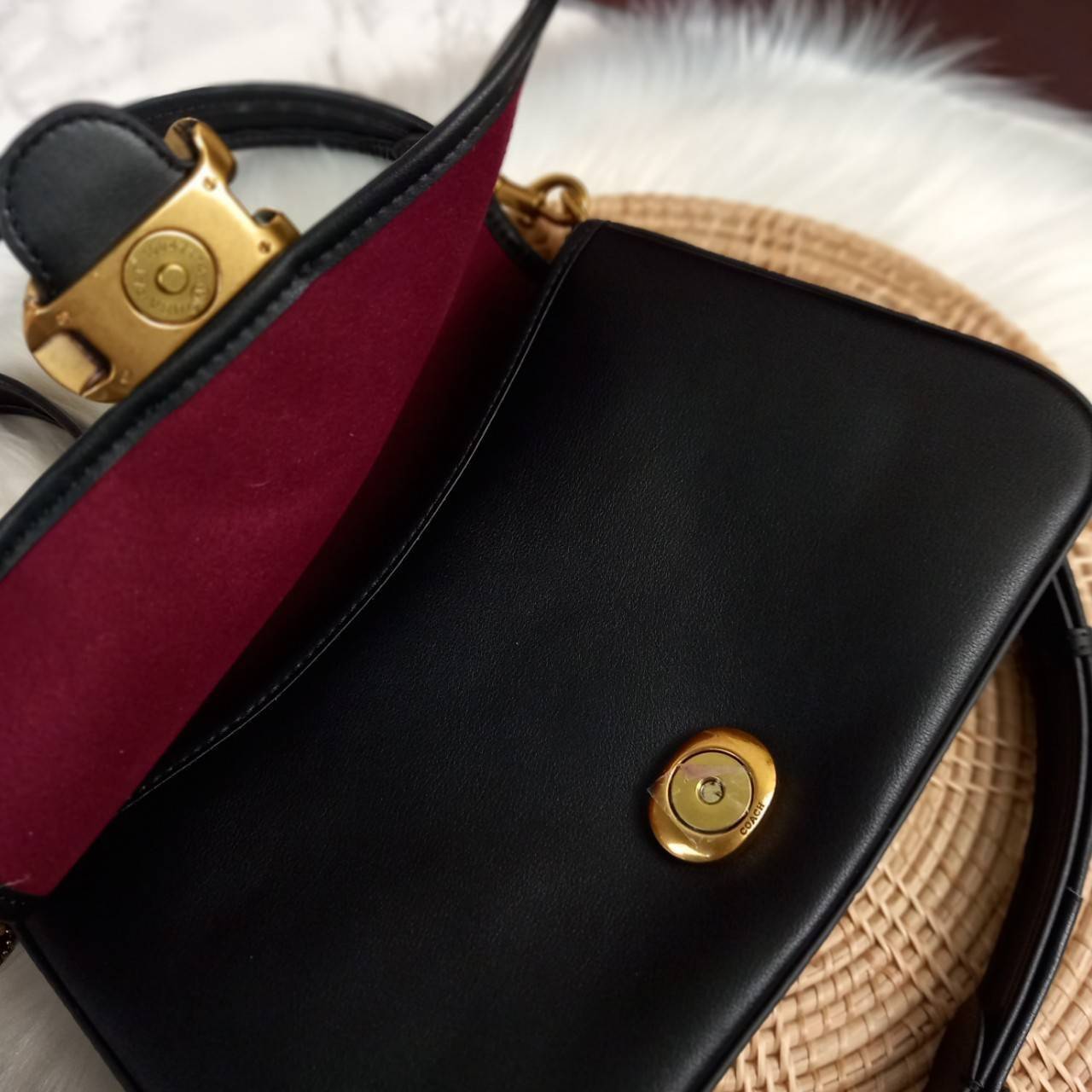 COACH SOFT TABBY SHOULDER BAG (C4823//C5261) กระเป๋าถือ กระเป๋าสะพาย ที่ใครๆก็เข้าถึงได้ หรูหรา คลาสสิค ลุคเรียบร้อย แต่ความสวยไม่น้อย! ดาเมจความลุคผู้ดีรุนแรงมาก!!เกินต้าน!!// วัสดุหนังแท้ทั้งใบ หนังเรียบ หนังนิ่มมากๆ อยู่ทรงสวยมากๆด้วย// ด้านในโล่งกว้าง