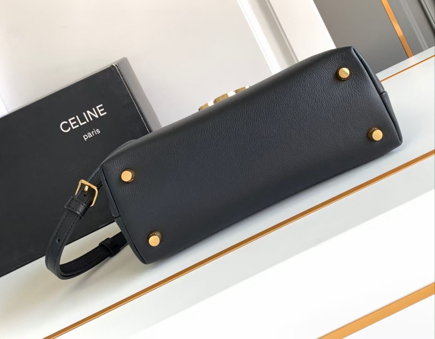 MEDIUM CELINE NINO BAG IN SUPPLE กระเป๋าสะพายหูจับในตัว แบรนด์หรู ดีไซส์คล่องตัว เกรดออริ สลับแท้ 1:1 ใช้งานต่างประเทศได้