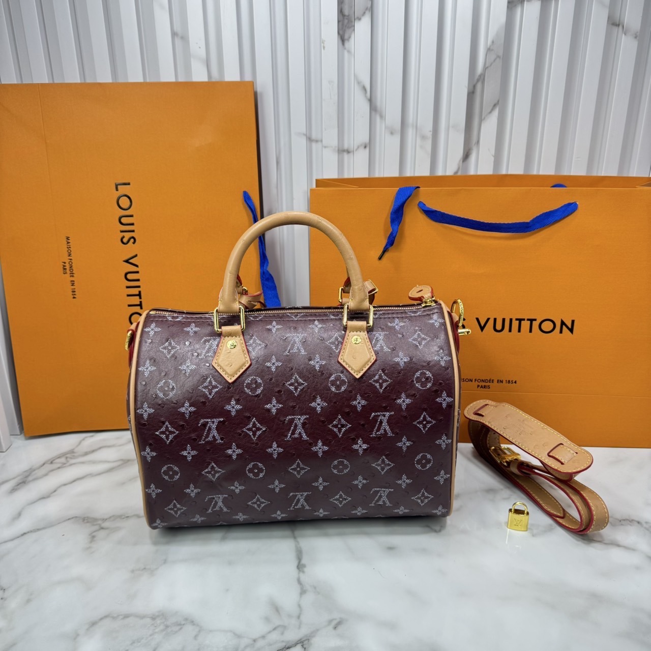 ORI หนังแท้ | LV Speedy P9 Bandoulière 30 Bag กระเป๋าสะพายทรงหมอนสปีดี้ใบใหญ่ คอลใหม่ล่าสุดหรูหราโดดเด่น แต่งลายนูนเพิ่มเท็กเจอร์เต็มใบ รูปทรงใช้งานง่ายสวยตลอดกาล