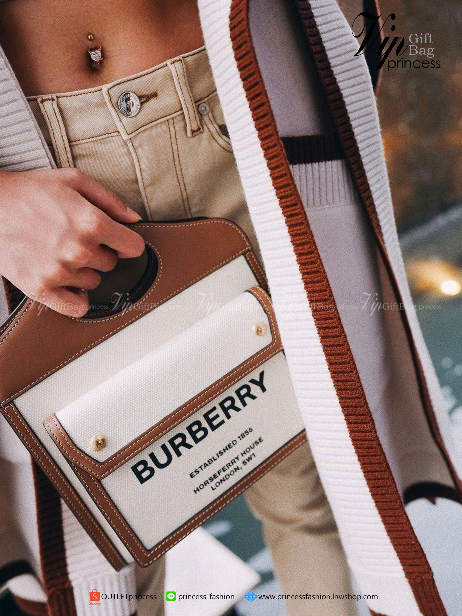 พรีเมี่ยมกิ๊ฟแท้ 100% BURBERRY MINI TWO TONE POCKET BAG New in ! VIP GIFT WITH PURCHASE (GWP)