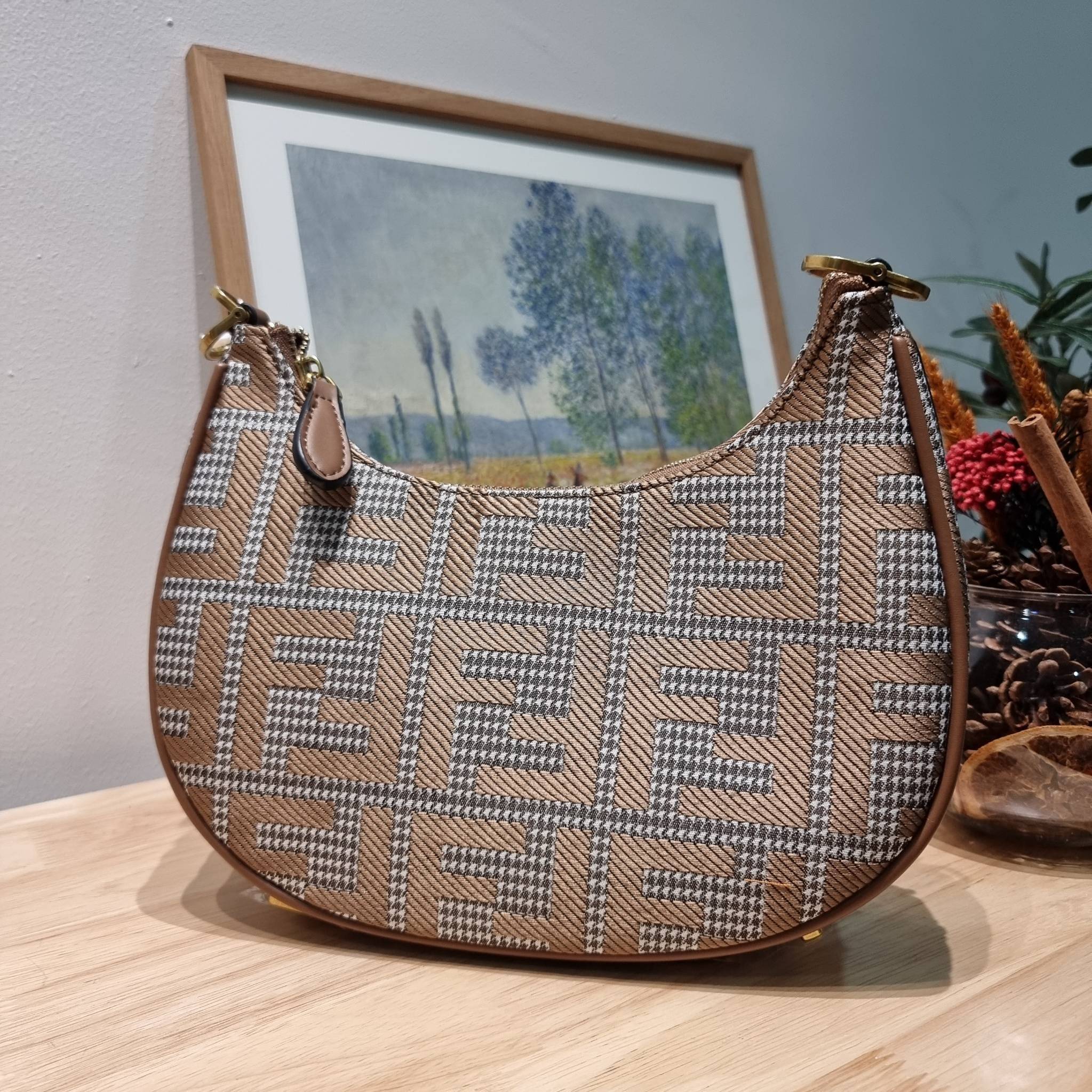 Fendigraphy Small FF fabric bag / FENDI HOBO / FENDI MONOGRAM CROSSBODY HOBO BAG กระเป๋าสะพายข้างใหม่ล่าสุด ดีไซน์ลวดลายรอบใบ มี texture โดดเด่นน่าใช้ ดูหรูและคลาสสิคในตัว