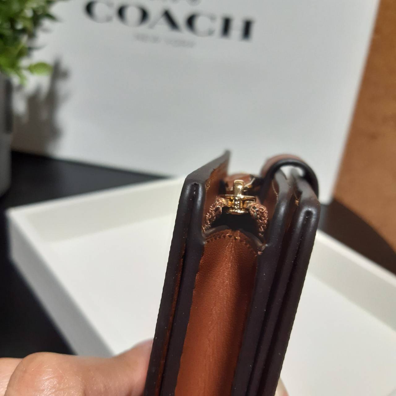 ของแท้ COACH F23553 MEDIUM CORNER ZIP WALLET IN SIGNATURE CANVAS กระเป๋าสตางค์ใบกลาง ขนาดกำลังเหมาะมือ