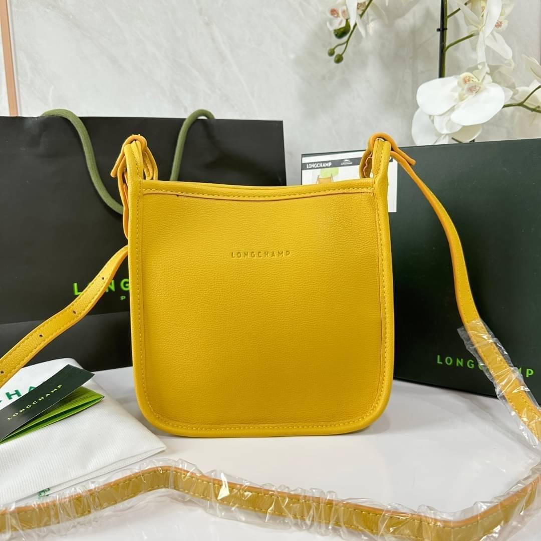LONGCHAMP LE FOULONNÉ CROSSBODY BAG กระเป๋าสะพายที่เรียบง่ายและดูดี การออกแบบที่คล่องตัวของรุ่นนี้เหมาะอย่างยิ่งสำหรับผู้หญิงที่มีบุคลิกที่ต้องการกระเป๋าสไตล์แบบเรียบง่าย