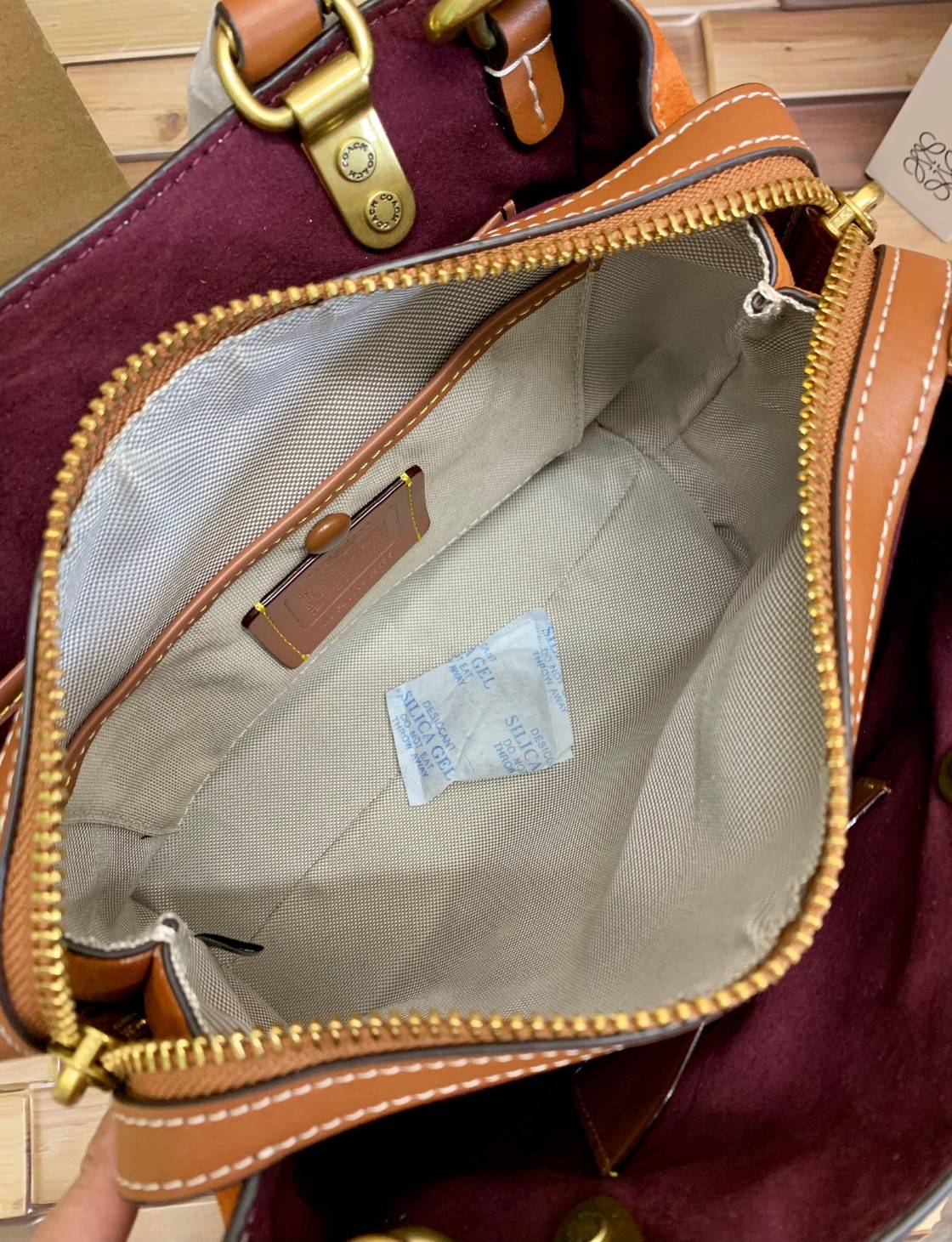 สวยตามซุปตาร์ตัวแม่กันเลยจร้า! COACH ROGUE 25 IN COLORBLOCK((C5575)) 📣พร้อมส่งที่ไทย บอกเลยหลงรักในคุณภาพของหนังแน่นอน! สวยไปกับงานคุณภาพ กระเป๋าหิ้ว//สะพายไหล่//สะพายข้างได้ ทำจากหนังชั้นดีที่สุด จะมีความนิ่มและพองตัวได้สวยงาม ตัดขอบหนังกลับด้านข