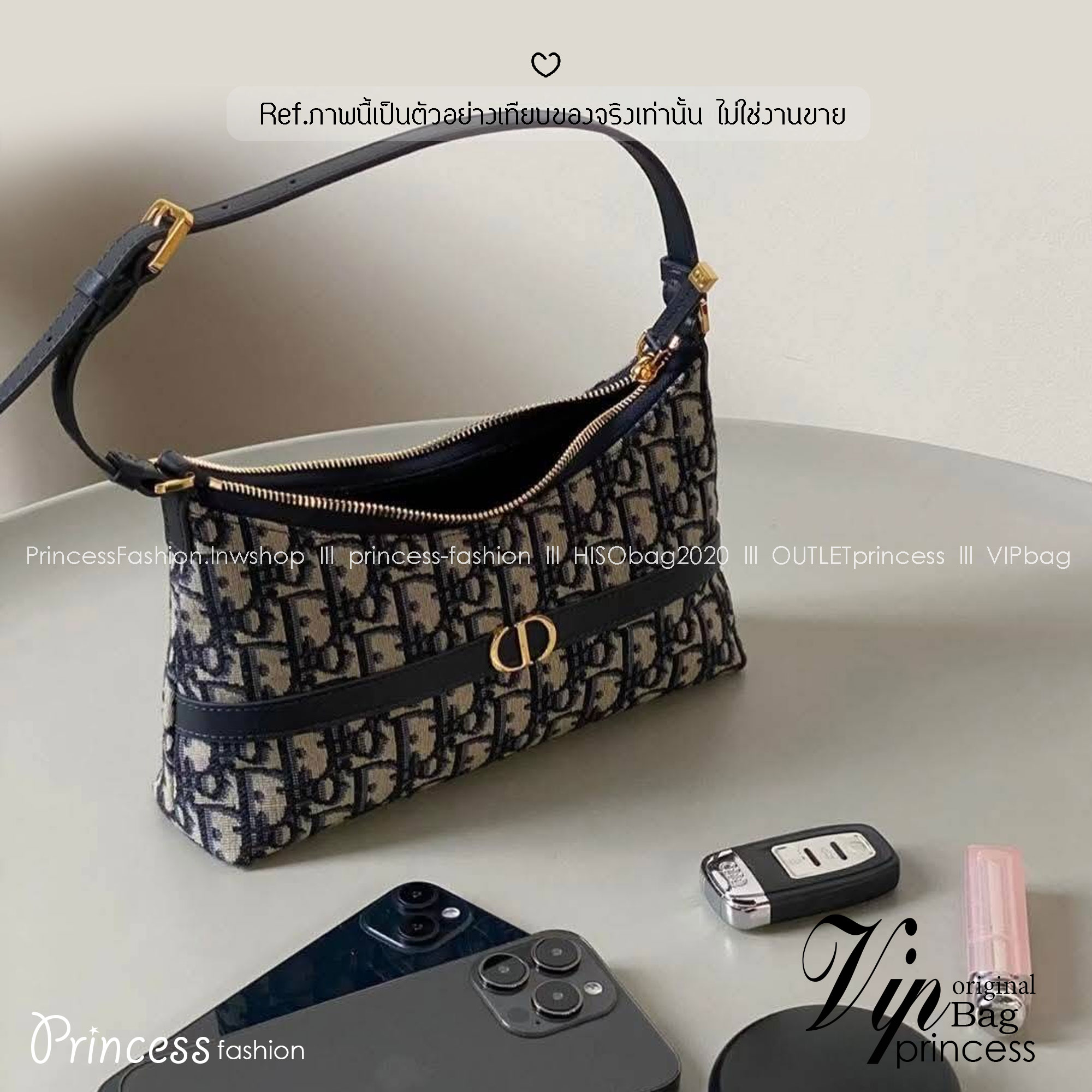 DIOR 30 MONTAIGNE CIGALE MINI BAG กระเป๋าสะพายไหล่ทรงโฮโบ รุ่นใหม่ล่าสุด ไซส์มินิที่ไม่ได้เล็กอย่างที่คิด เพราะใบนี้สามารถใส่ของสำคัญได้ครบ ดีไซน์สวยคลาสสิค เรียบแต่โก้ น้อยแต่หรูหรา