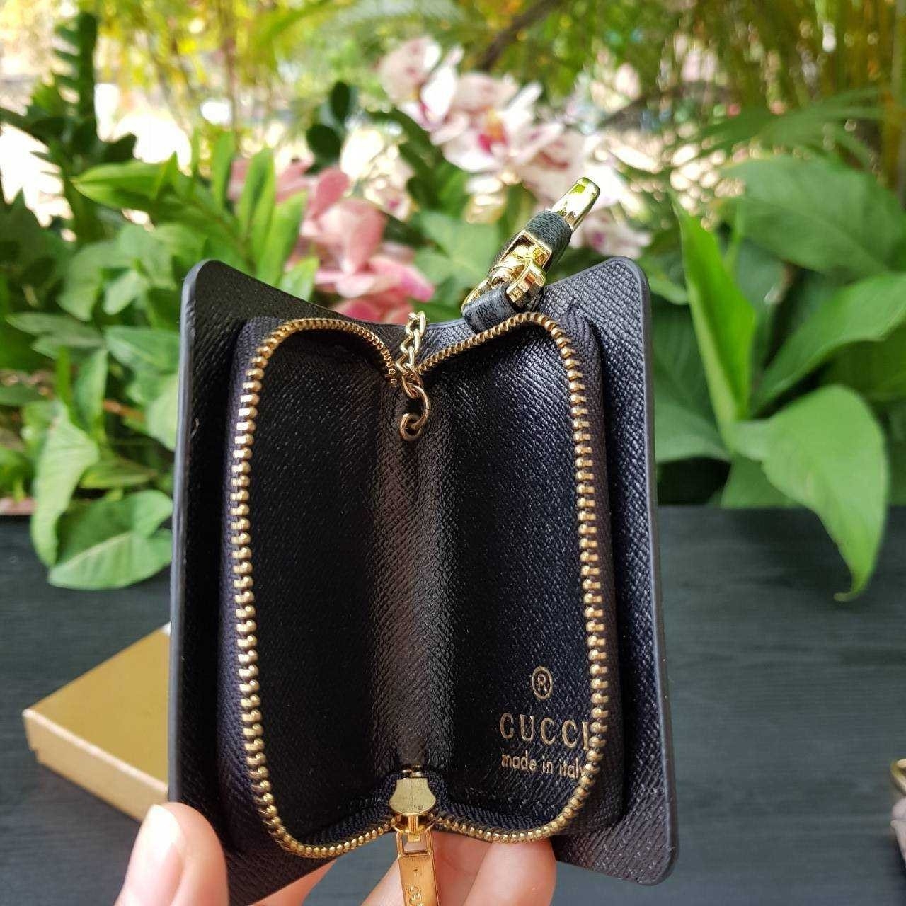GUCCI Keychain กระเป๋าพวงกุญแจสุดหรูหรา ที่จะทำให้การหากุญแจรถยนต์ของคุณเป็นเรื่องง่าย ขนาดกระทัดรัด หยิบจับง่าย