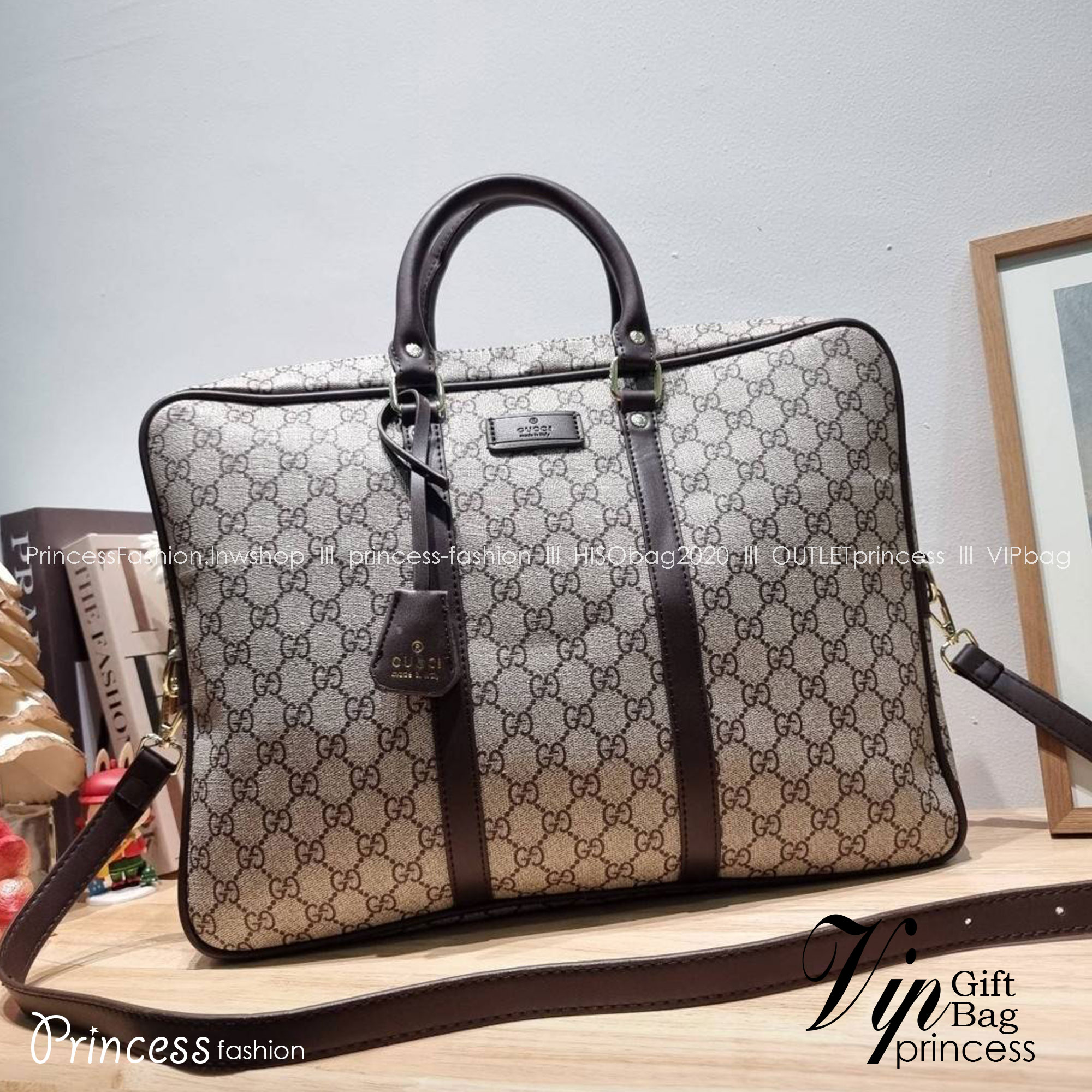 GUCCI BRIEFCASE / GG Supreme work bag / GG laptop bag / GG CLASSIC BRIEFCASE MESSENGER ไอเท็มสุดปัง!! ที่เหมาะสำหรับคนทำงานออฟฟิศมากๆ กระเป๋าถือรุ่นคลาสสิค ใส่เอกสาร โน๊ตบุ้ค อุปกรณ์การทำงานต่างๆได้สบายมาก
