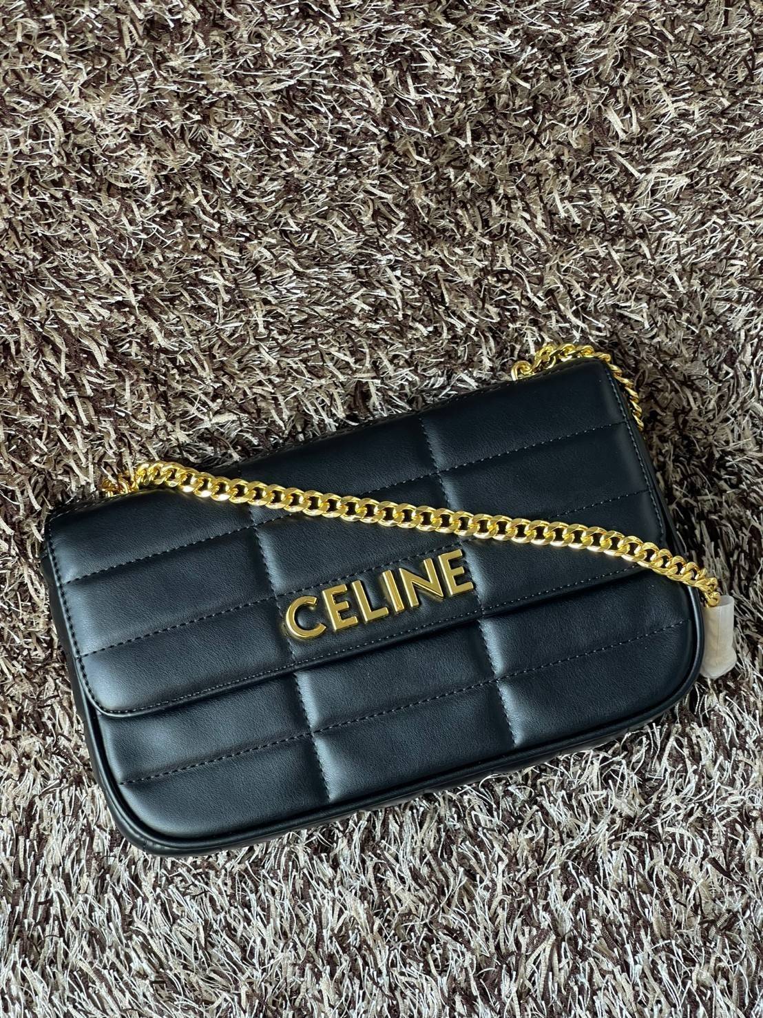 CELINE CHAIN SHOULDER BAG MATELASSE MONOCHROME CELINE in Quilted Goatskin กระเป๋าเทรนด์กระเป๋าสุดฮอตแต่ยังคงความคลาสสิก