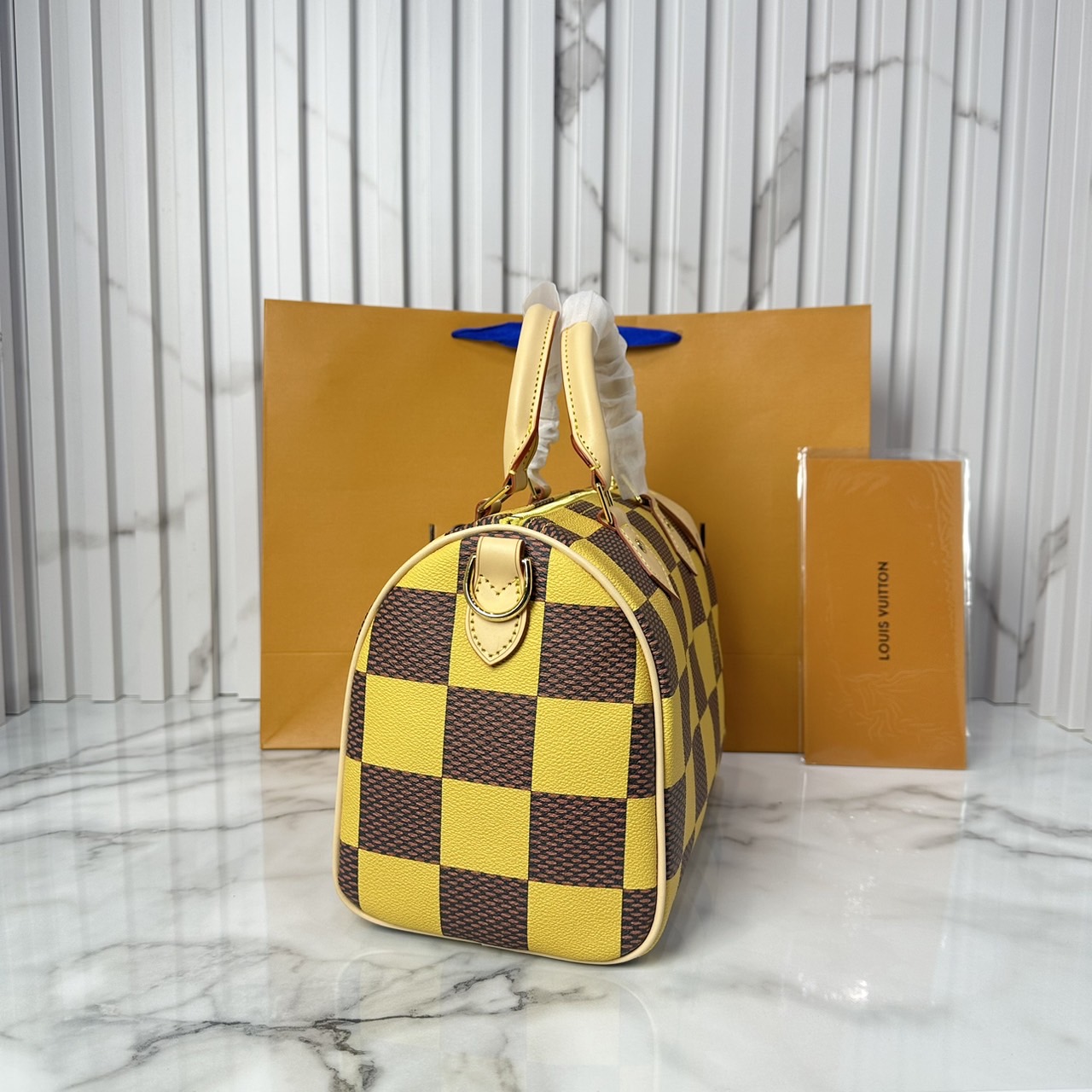LV Speedy 25 Bandoulière Damier Pop กระเป๋าสะพายสปีดี้สีใหม่ Jaune Mat ราพุ่งไปแล้ว หลังจากตะลิชถือ รีบจับจองนะคะ ล็อทหน้าราคาอับแน่นอนเลยค่า