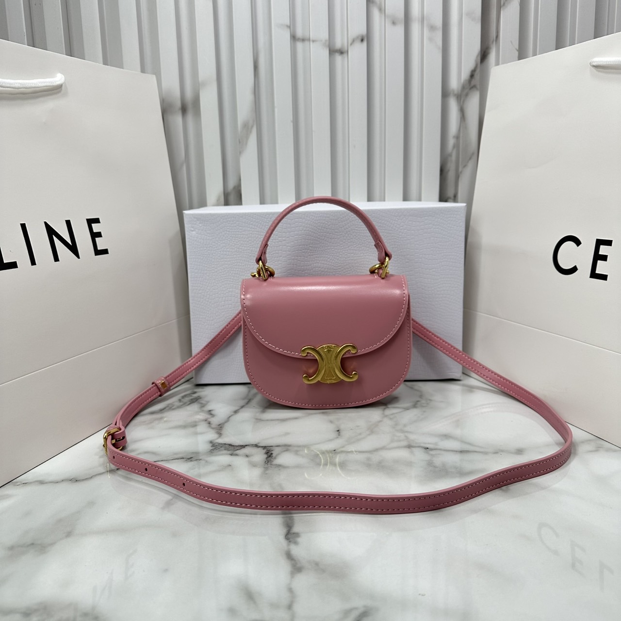 ORI หนังแท้ | CELINE MINI BESACE CLEA IN SHINY and leather กระเป๋าสะพายพร้อมหูจับ ไซส์มินิ แต่งโลโก้สีทองหรูหรา สวยโดดเด่น สามารถถือ สะพายไหล่ และสะพายข้างได้