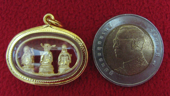 จี้ฮกลกซิ่ว เนื้อทองพ่นทรายเลี่ยมกรอบใหญ่ทองไมครอน เสริมดวงปีมะเมีย ปี2562 ช่วยเสริมดวงท่านให้ดีขึ้นค่ะ