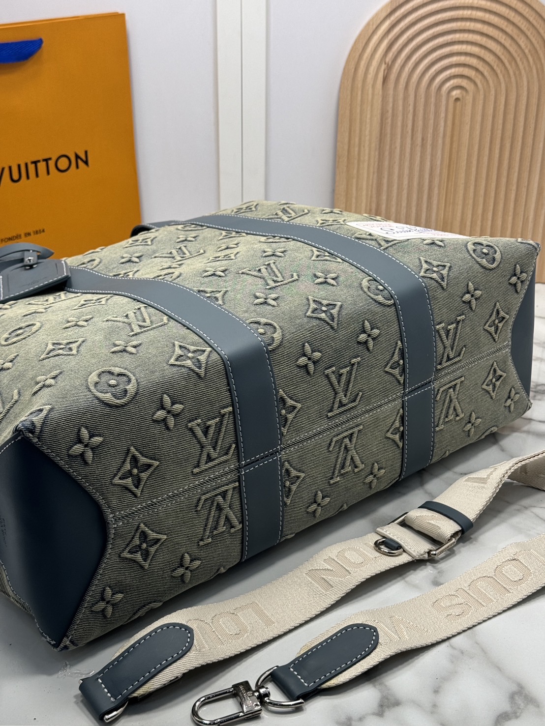 LV Weekend Tote NM Bag Monogram Washed Denim canvas กระเป๋าถือใบใหญ่พร้อมสายสะพาย ทรงโท้ทเดนิมลายโมโนแกรมปั้มนูน 🤍 สินค้าเกรดออริจินอล