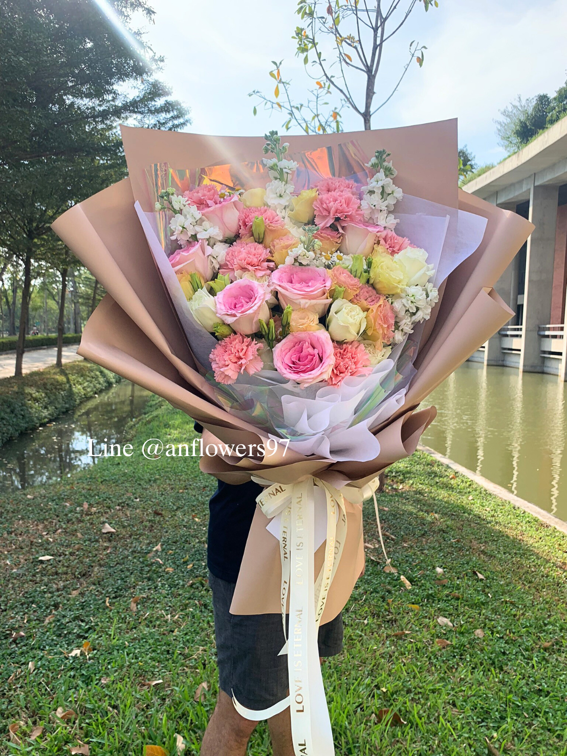ช่อดอกไม้สีสันสดใส