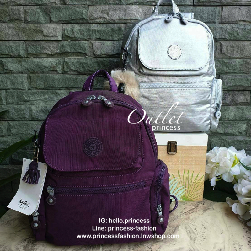 Kipling Matta Small Metallic Backpack รุ่น KI1490 คอลเลคชั่นใหม่ชนช้อป!!กระเป๋าเป้ขนาดกำลังดี วัสดุไนล่อนเคลือบกันน้ำ มีน้ำหนักเบา มีช่องเก็บของหลายช่อง แบ่งเป็นช่องด้านหน้า 2 ช่องและด้านข้างอีก 2 ช่อง ช่องใหญ่ปิดเปิดด้วยซิปคู่ภายในมีช่องซิป ช่องใส่ของจุก