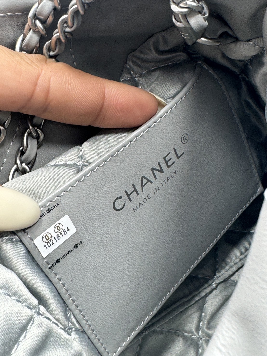 พร้อมส่ง 11 สี ORI หนังแท้ | CHANEL 22 Mini Handbag กระเป๋าสะพายสุดหรู รุ่นยอดนิยม 🤍 เกรดออริจินอล หนังแท้ ภาพถ่ายจากงานขายจริง ใช้งานต่างประเทศได้