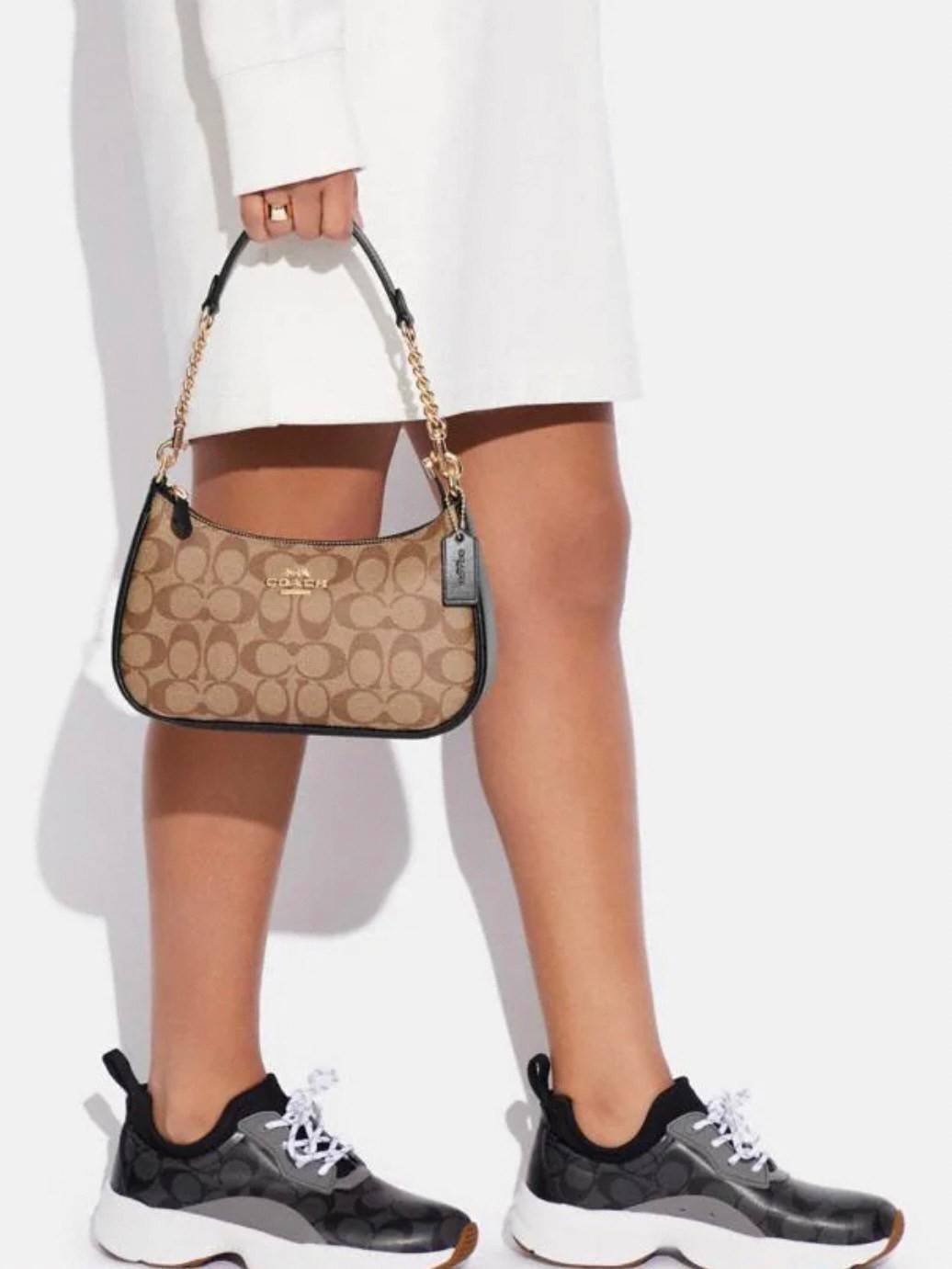 พร้อมส่งครบสี สวยทุกสีเลยค่า😘 ((CA173//CA209//CA548)) COACH TERI SHOULDER BAG 🔹กระเป๋าทรงพอช ในรูปแบบหนังแท้ หนังนิ่มสวยมากค่ะ