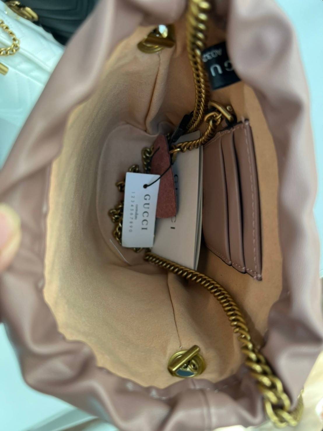 VIP 】Gucci GG Marmont mini bucket bag กระเป๋าสะพายข้าง Premiumgift วัสดุหนังแท้ ด้านในโล่ง มีช่องใส่บัตร3ช่อง ใส่กระเป๋าตังค์ ใส่โทรศัพท์ Iphone+ ได้ สายโซ่ยาว Crossbody ได้ ถอดสายได้ น้ำหนักเบา มาพร้อมถุงผ้าแบรนด์ ใบนี้คือที่สุด คุณหนูมากมาย ไม่ควรพลาดเล