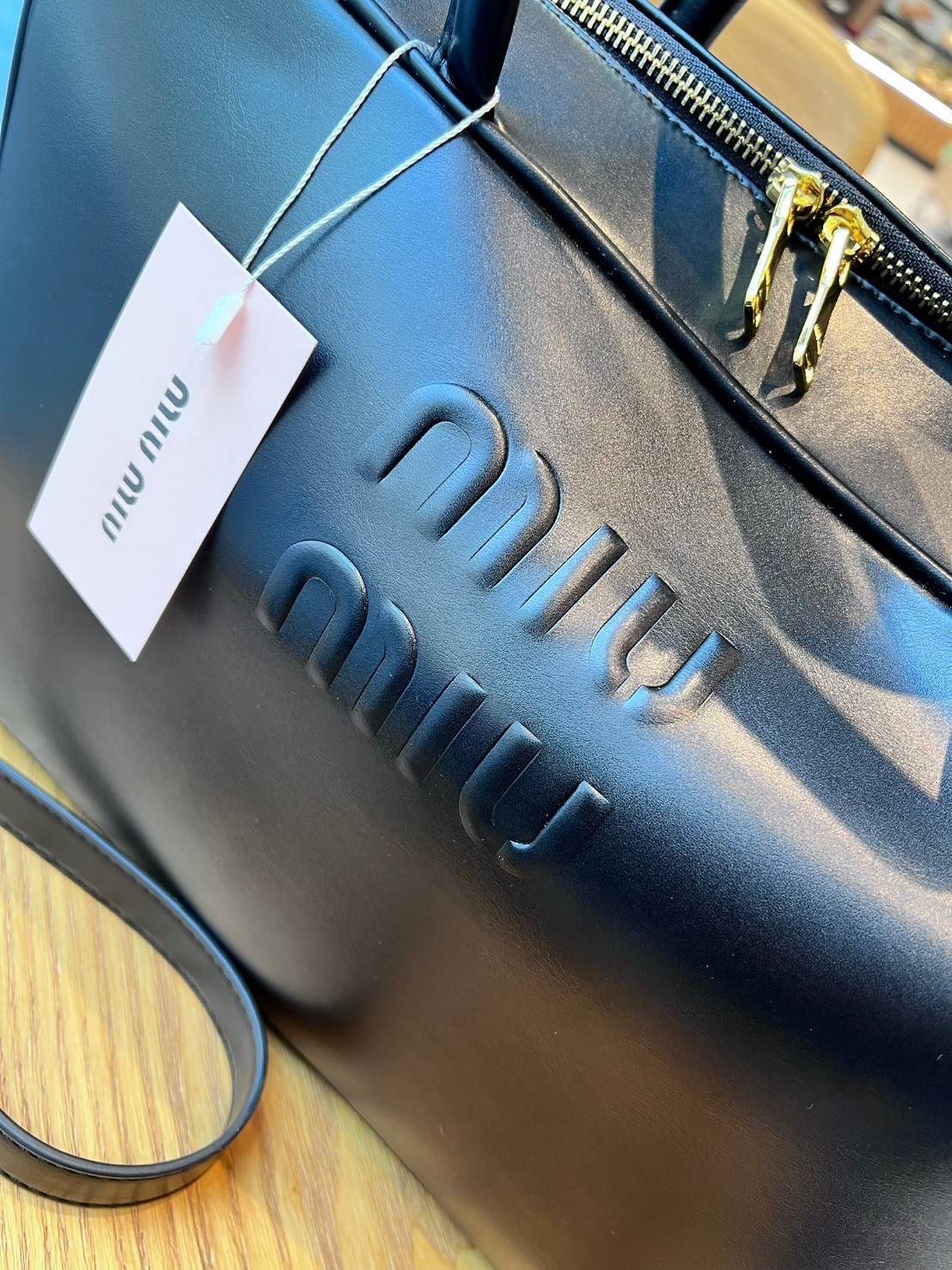 MIUMIU Leather top-handle bag / MIUMIU Boston Bag กระเป๋าถือสะพาย เกรดออริ 1:1 ใช้งานต่างประเทศได้