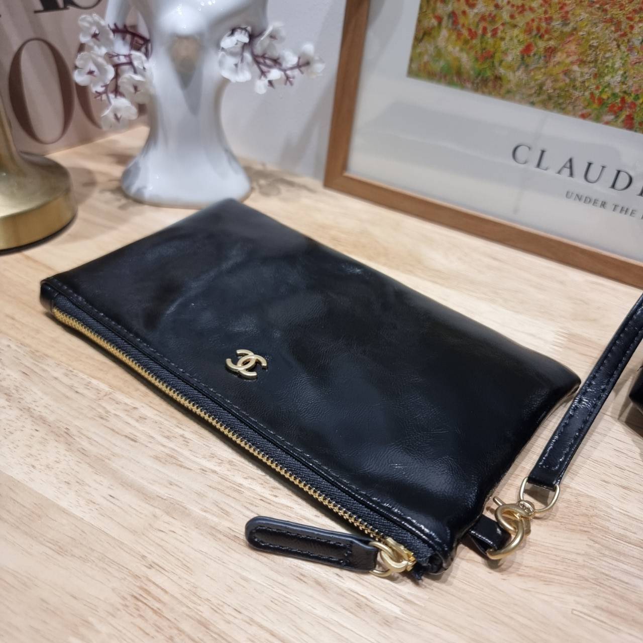 Chanel 22 horizontal bag แรงเกินต้านที่สุดกับไอเท็มนี้ ที่สาวๆหรือใครๆก็ต้องมี มาในไซส์ใหญ่ รูปทรงใช้ง่ายขึ้น แต่ยังจุได้หนักๆเหมือนเดิม ดูหรูหรา เกินเรื่องที่สุด