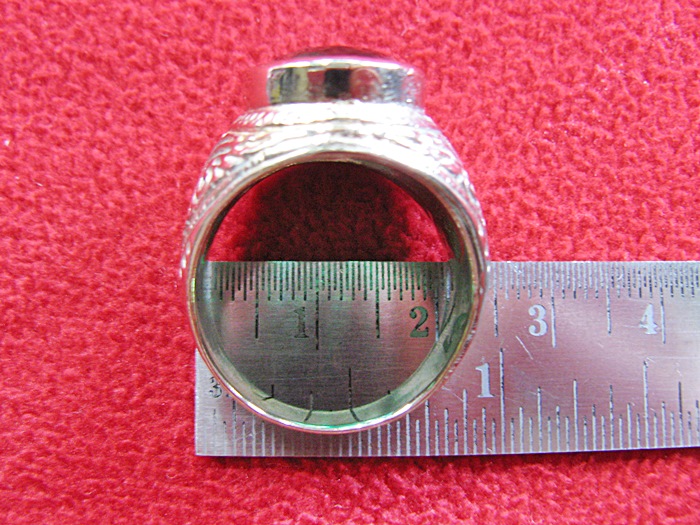 สินค้าจองค่ะ แหวนพลอยมรกตเนื้อทองขาว ด้านข้างลายมอญ(ราศีพฤษภ)ค่ะ