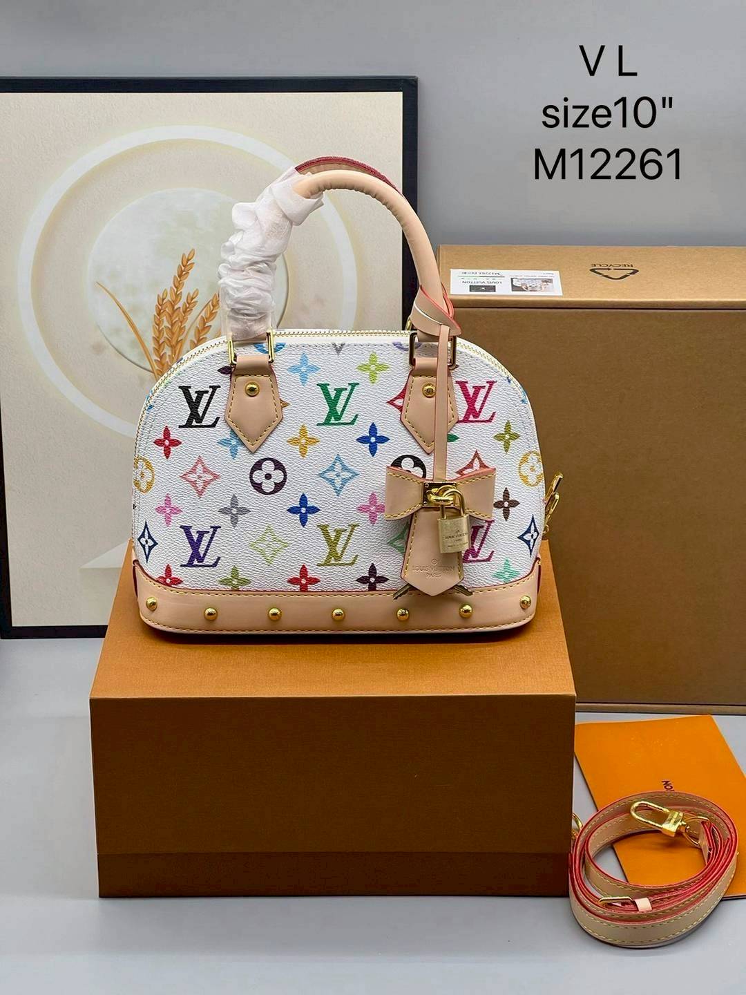 LV x TM Alma BB Multicolor Bag กระเป๋าทรงโดมสุดฮิต ดีไซน์ใหม่ต้อนรับฤดูร้อน โดดเด่นด้วยการตกแต่งลายพิมพ์ โทนสีสดใสสะดุดตา ที่สาวๆตามหา สวยสะพายขับผิว อัพลุคไฮน์ที่สุด
