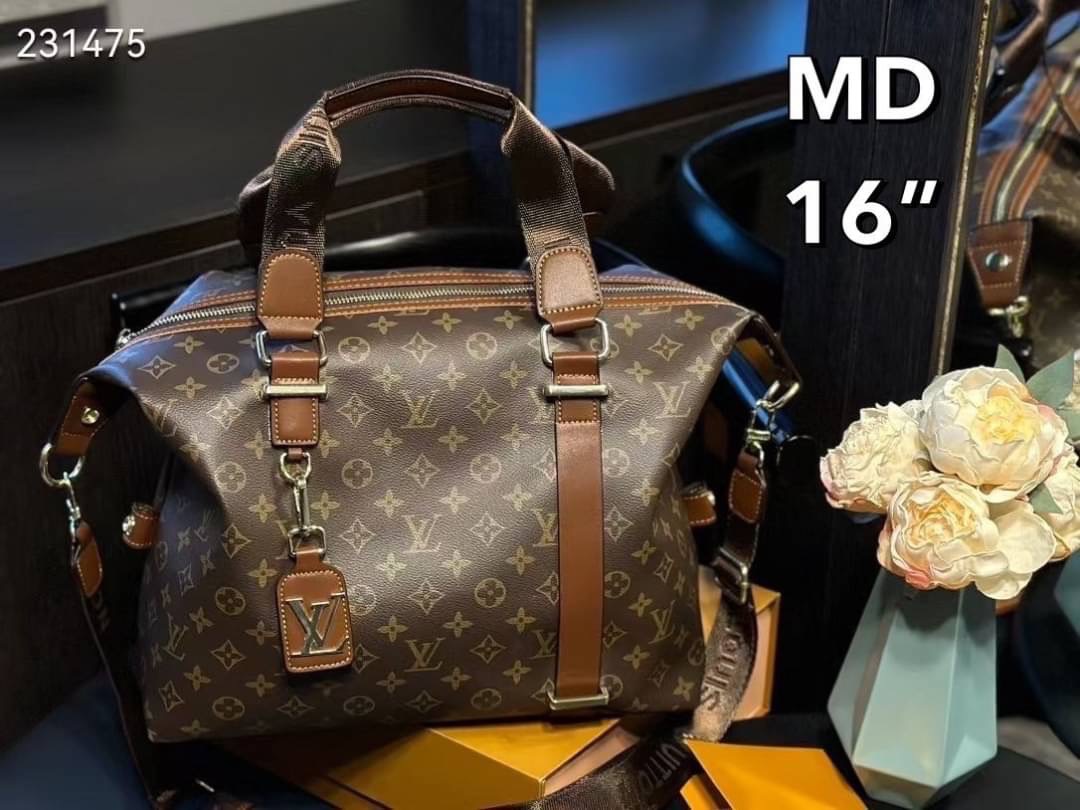 LV KEEPALL Monogram Canvas Bag 40cm กระเป๋าเดินทางสุดคลาสสิค ขนาดจุใจพิมพ์ลายโมโนแกรมแคนวาส ไอเท็มที่จะทำให้การเดินทางไม่ธรรมดาอีกต่อไป ด้วยดีเทลความเป็นเอกลักษณ์ เรียบแต่หรู
