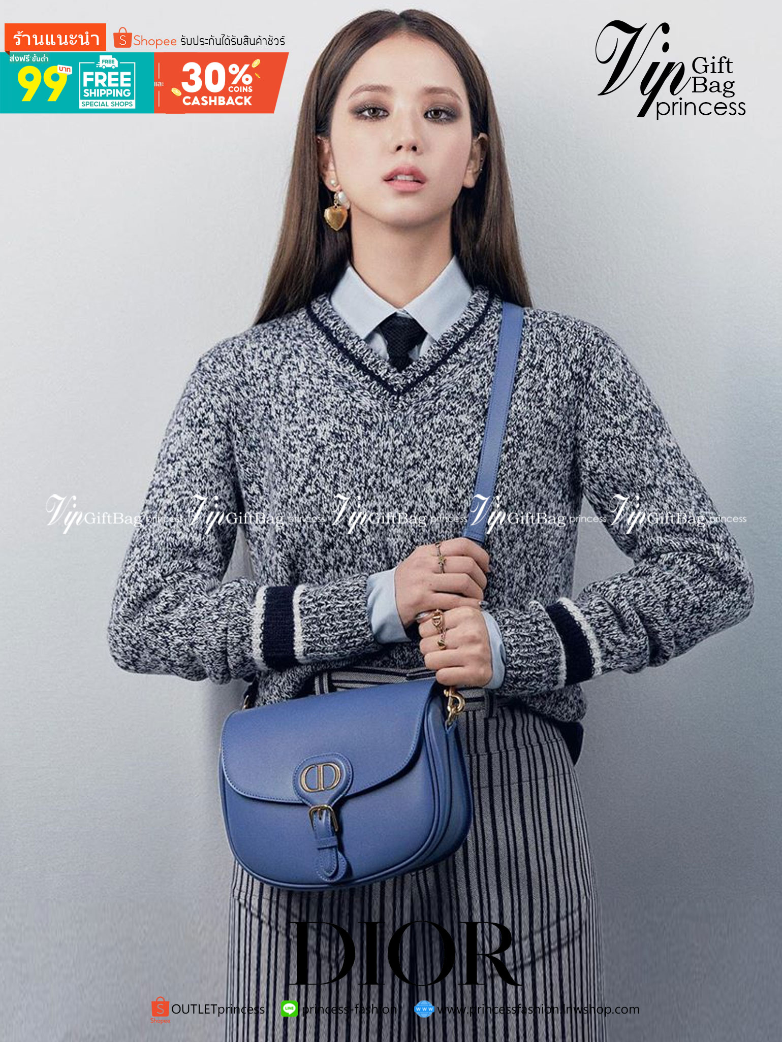 Dior Bobby Bag (GWP) พรีเมี่ยมกิ้ฟ Limited Edition วัสดุหนังแท้ Calfskin อะไหล่ทอง กระเป๋าหรูยอดฮิต ดีไซน์เป็นทรงโค้งเรียบหรูแบบโบฮีเมียนนิดๆ ด้านหน้าประดัลโลโก้ CD เด่นชัด ตอกย้ำความเป็นแบรนด์หรู Christian Dior แมทกับชุดได้ง่าย ใช้ได้ทุกวัน ทั้งสะพายไหล่
