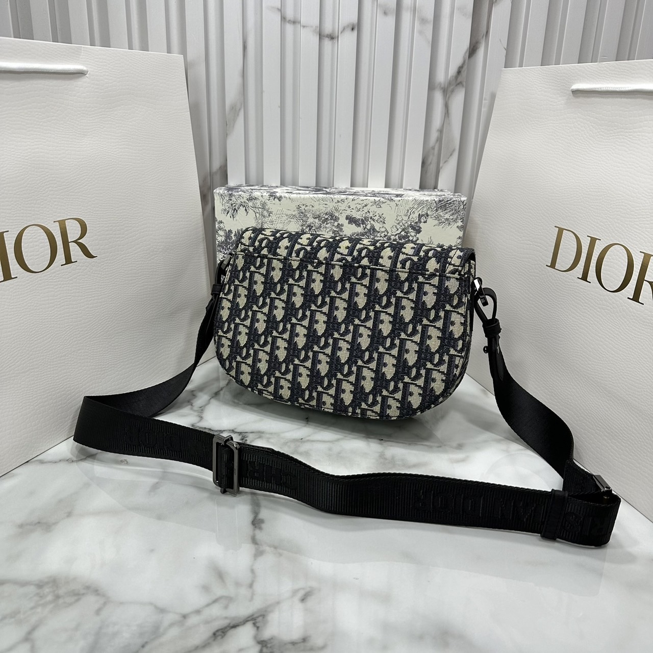 DIOR Saddle Messenger Bag Oblique Jacquard and Grained Leather กระเป๋าสะพาย Saddle pouch คู่ใจท่านชาย เอกลักษณ์ที่หรูหราตลอดกาล เกรดออริ 1:1