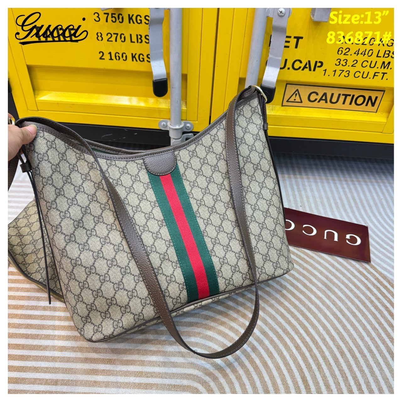 GUCCI Ophidia large shoulder bag กระเป๋าสะพายทรงโท้ท คอลสุดคลาสสิก ใบใหญ่กำลังดี จุคุ้ม โดดเด่นด้วยลวดลายคลาสสิคเอกลักษณ์ วัสดุหนังแคนวาส ภายในโล่งกว้างมาก