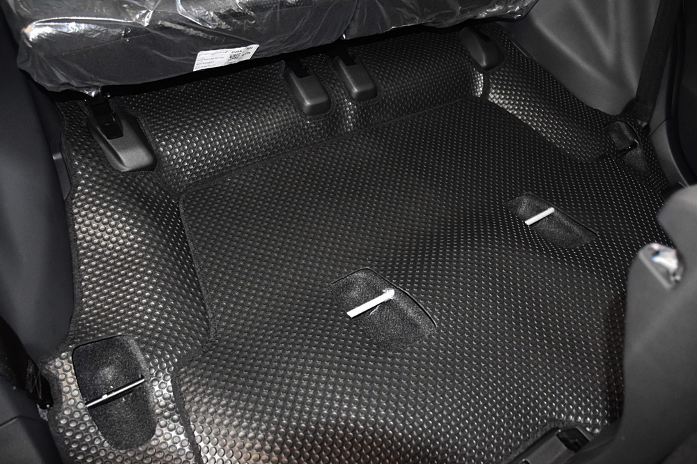 พรมปูพื้นรถยนต์ TOYOTA VELOZ 2022 พรมกระดุมเม็ดเล็ก+เเผ่นท้าย สีดำ เข้ารูป ตรงรุ่นรถ